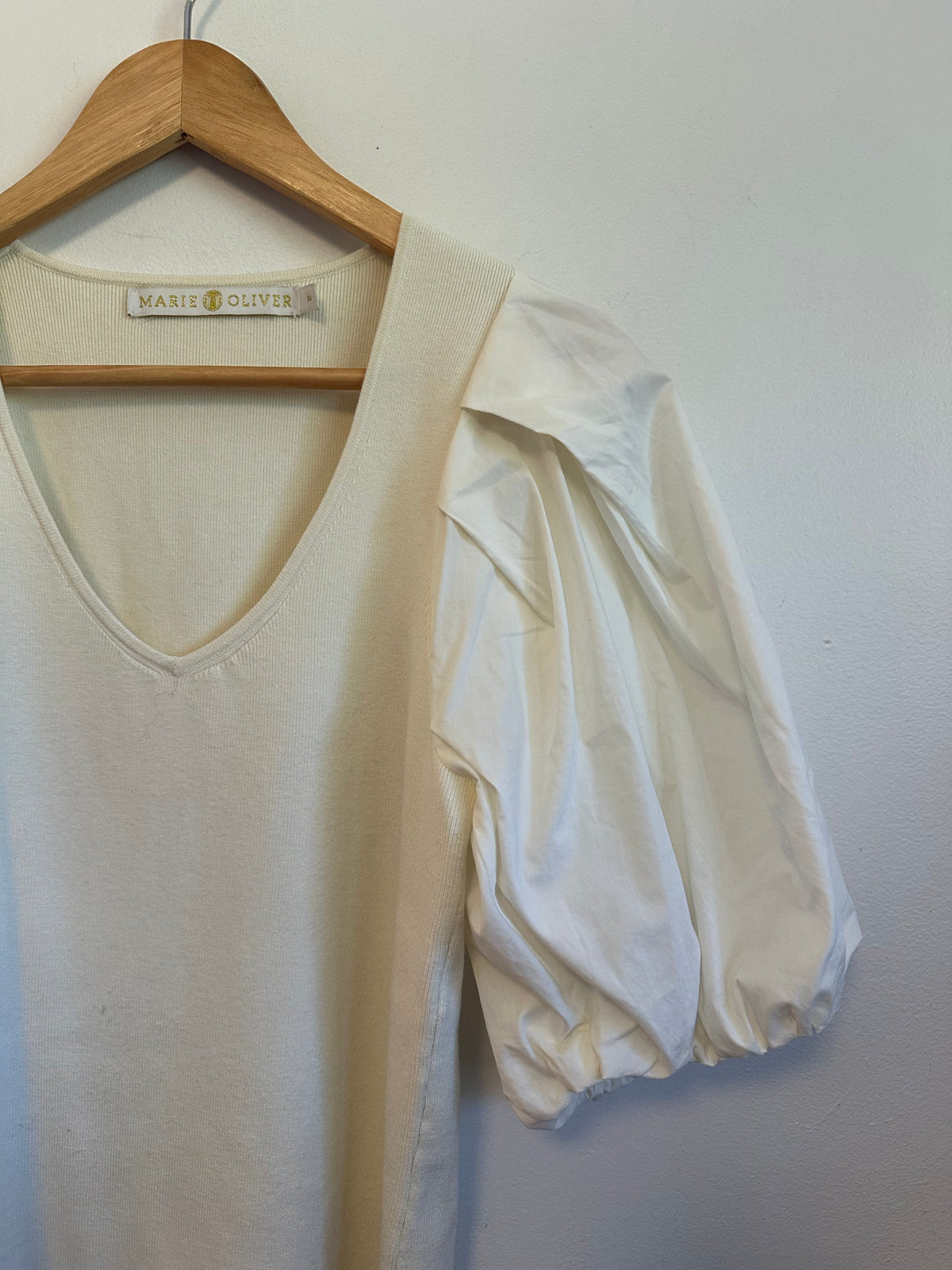 Marie Oliver Cream Mixed Media Ribbed V-Neck Top | Size Medium