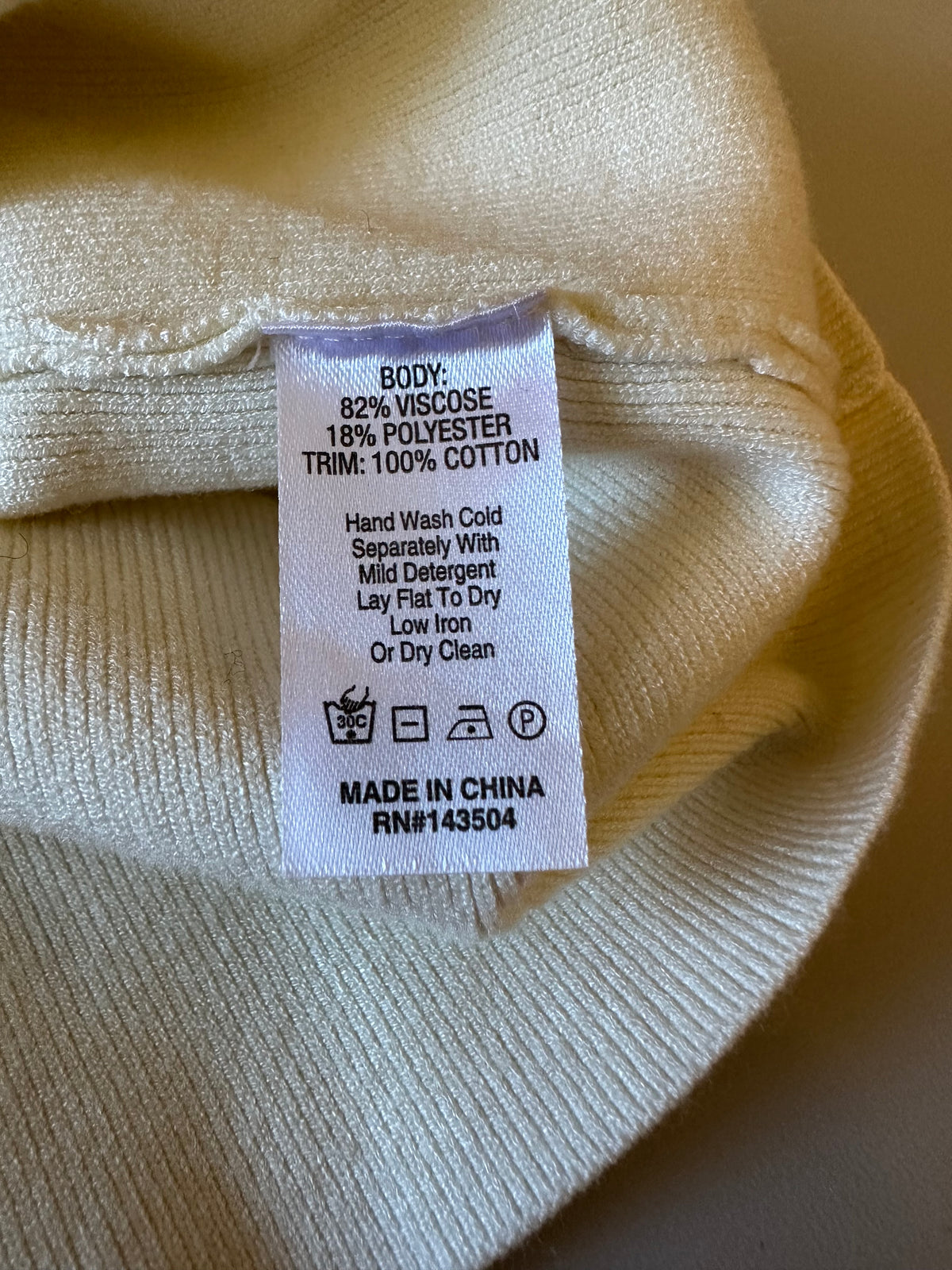 Marie Oliver Cream Mixed Media Ribbed V-Neck Top | Size Medium