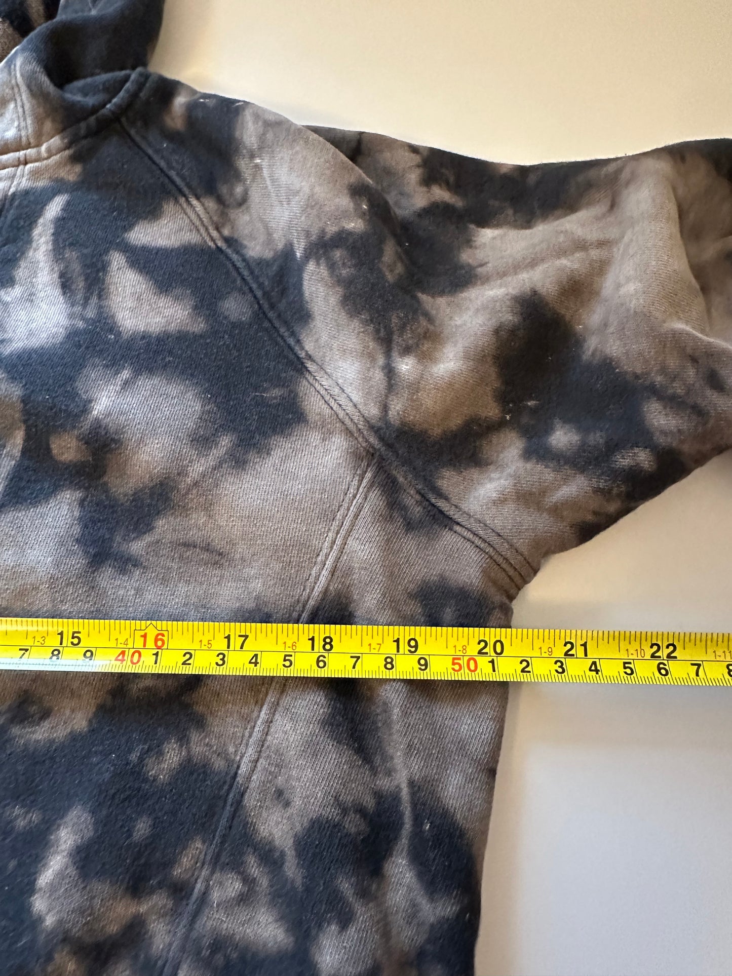 BB Dakota Tie Dye Cropped Pullover Hoodie Gray and Black Sweatshirt | Size Large