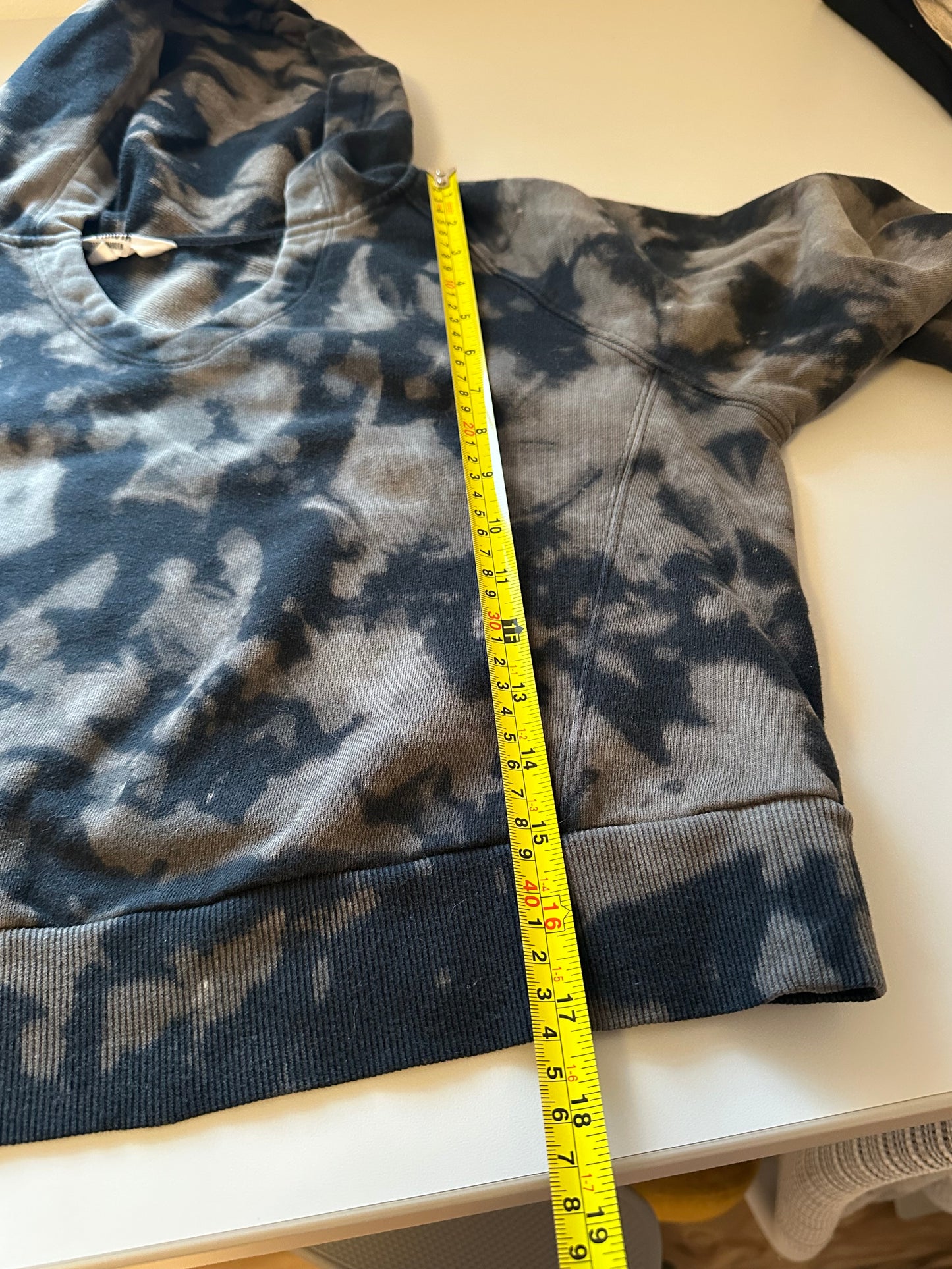 BB Dakota Tie Dye Cropped Pullover Hoodie Gray and Black Sweatshirt | Size Large