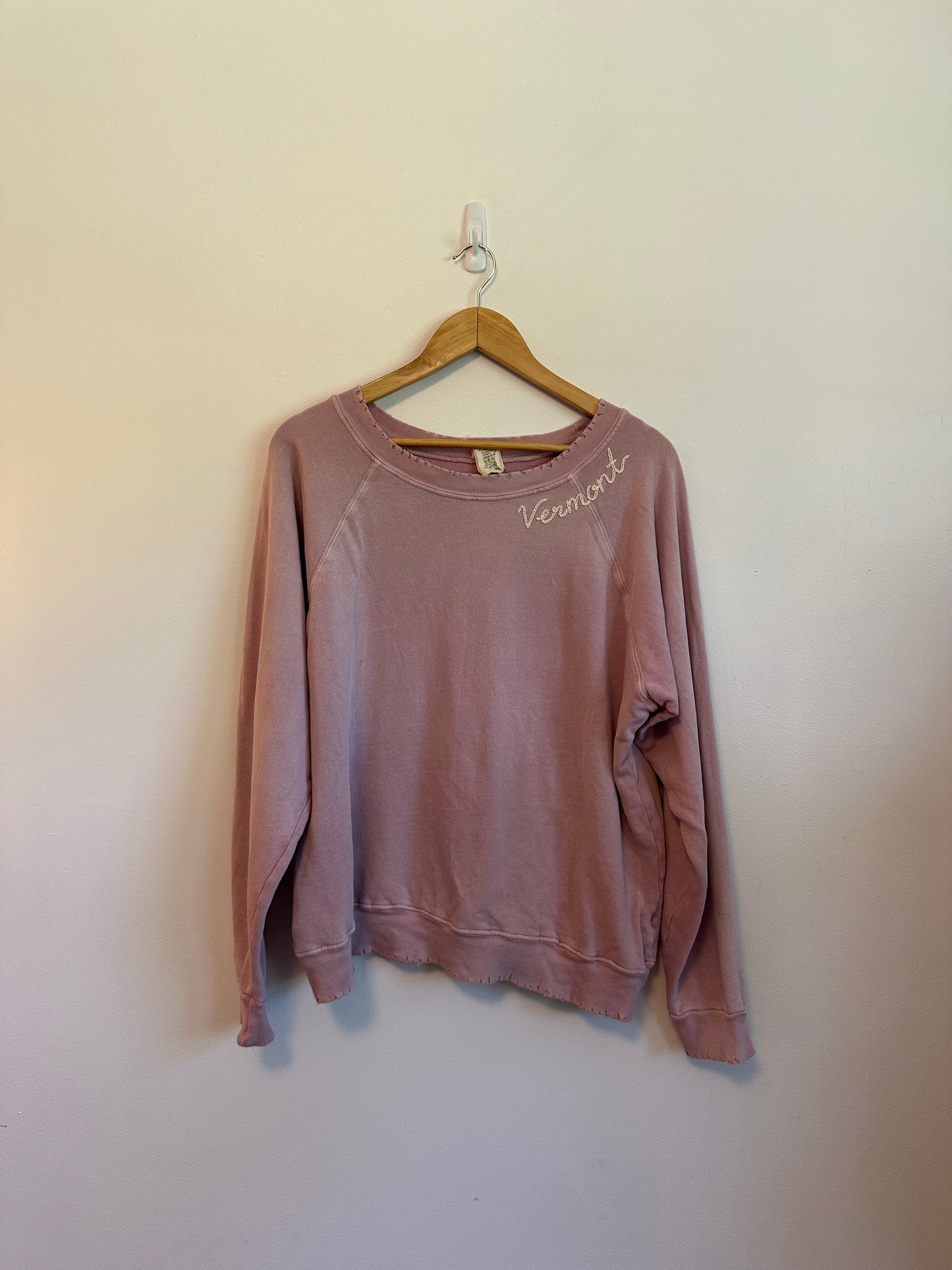 I Stole My Boyfriends Shirt "Vermont" Embroidered Sweatshirt in Dusty Mauve | Size M/L