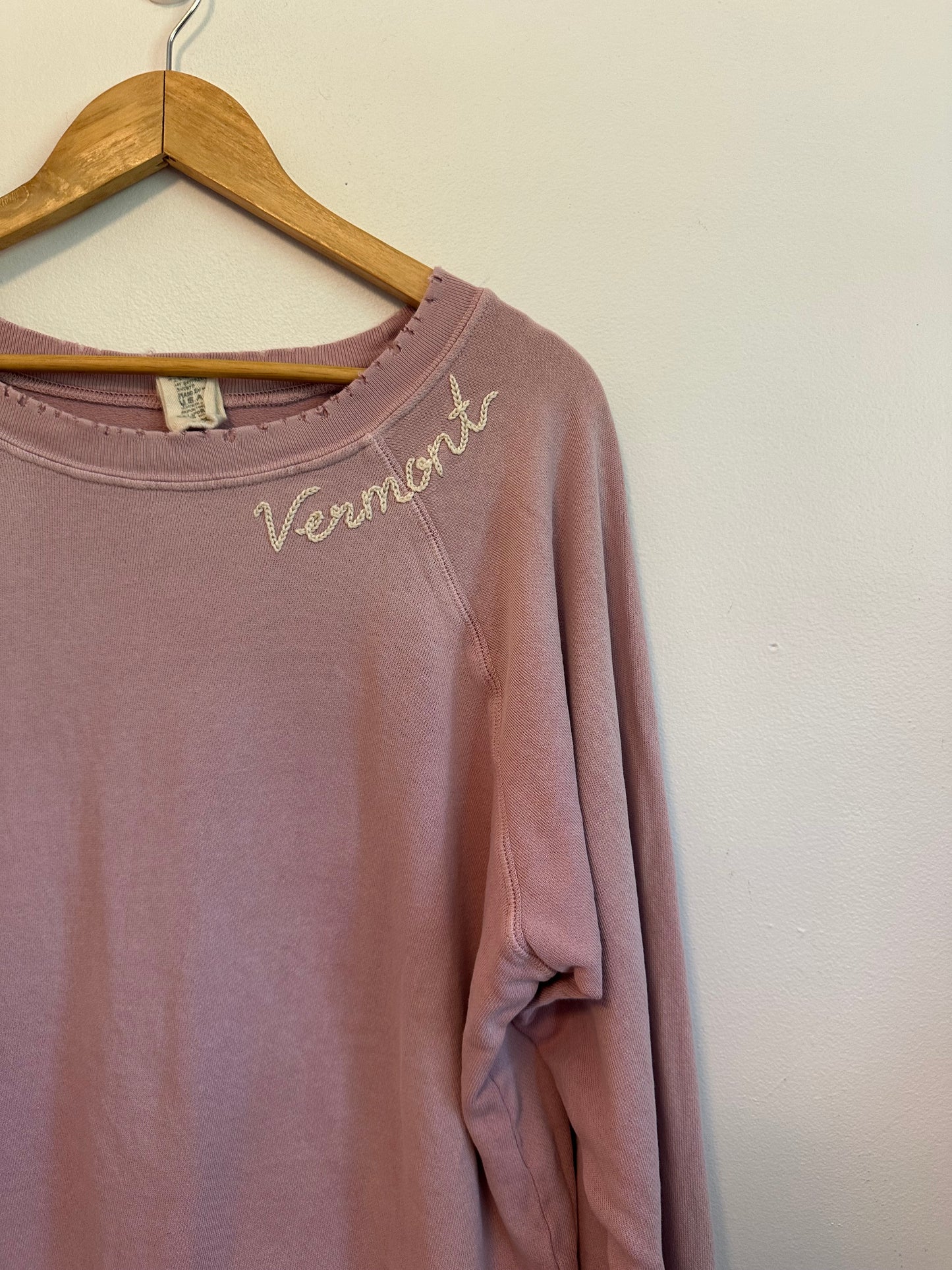 I Stole My Boyfriends Shirt "Vermont" Embroidered Sweatshirt in Dusty Mauve | Size M/L