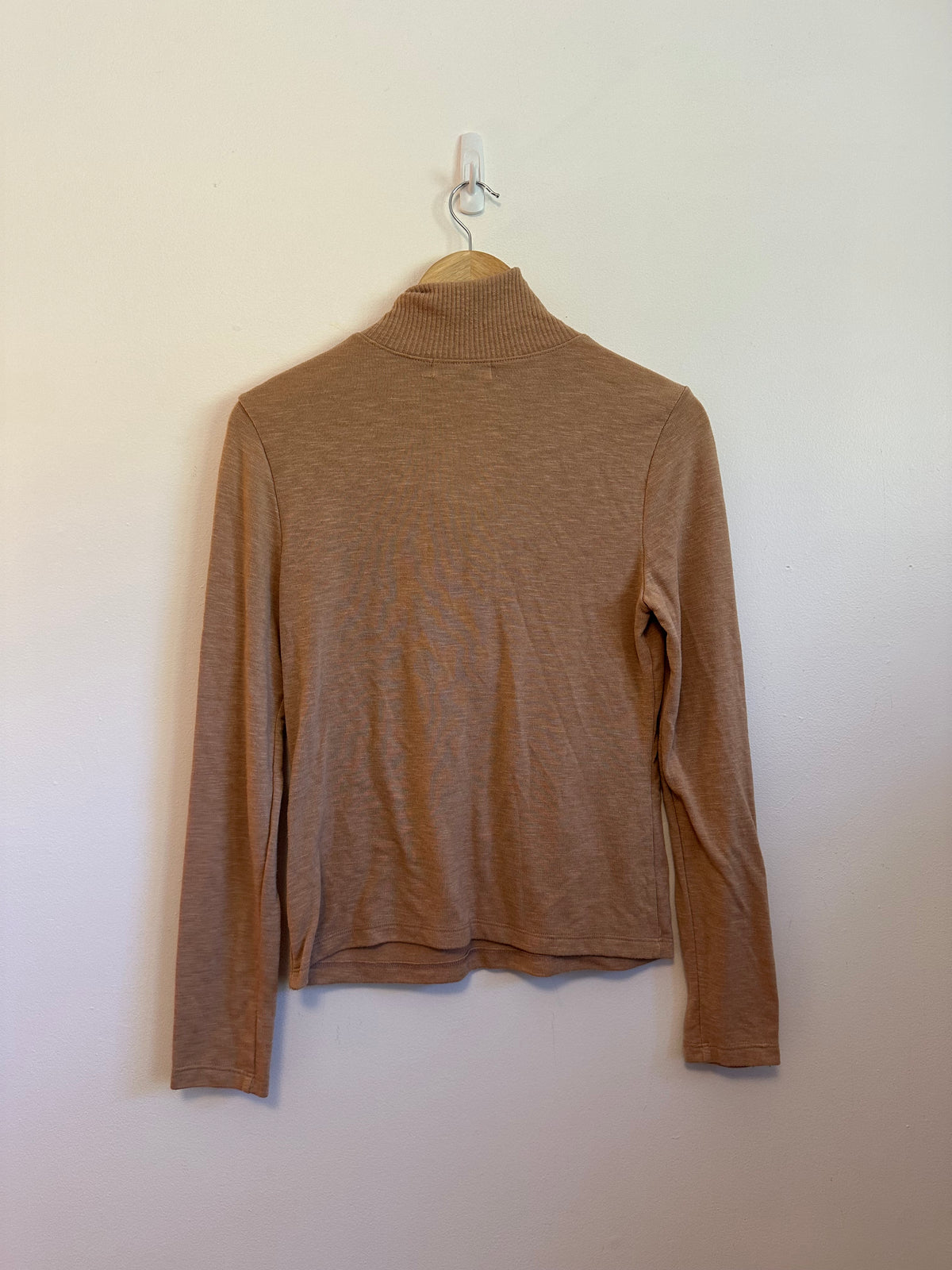 Michael Stars Camel Tan Snap Mock Neck Long Sleeve Slub Top | Size Small