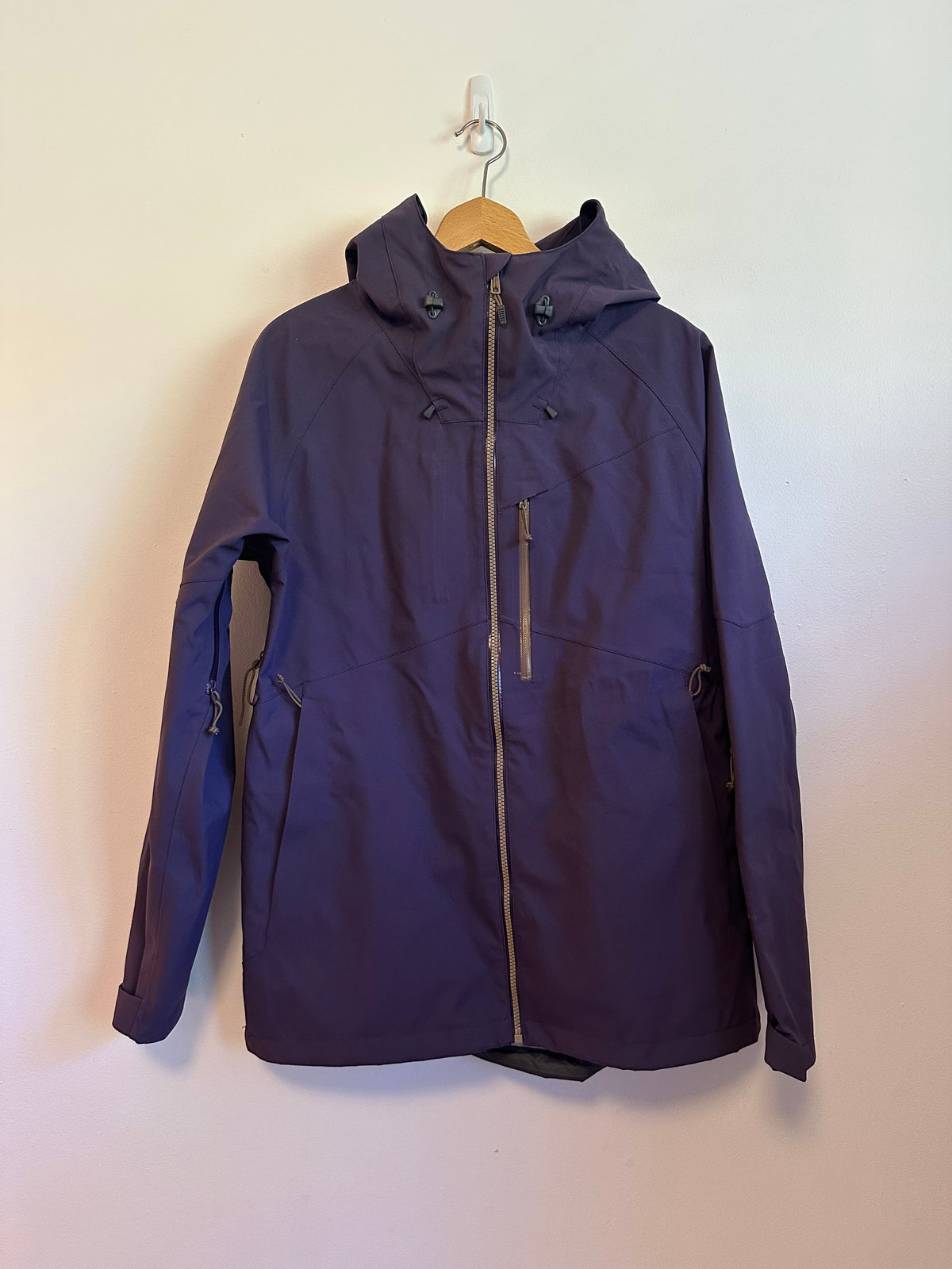 Flylow Vixen 2.1 Purple Ski and Snowboard Hardshell Jacket | Size Large
