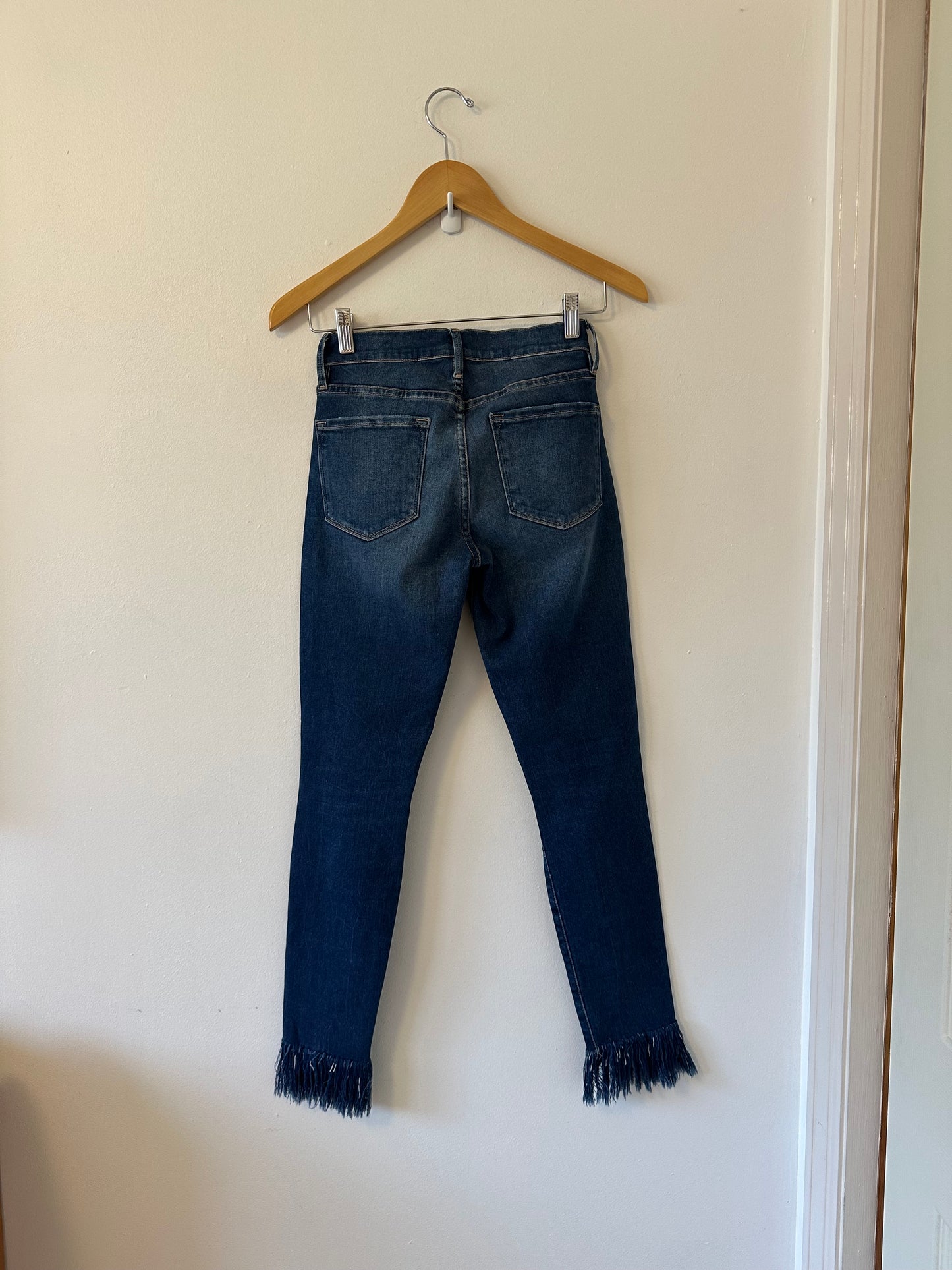 FRAME Denim Le Skinny De Jeanne Shredded Raw Hem Jeans | Size 25