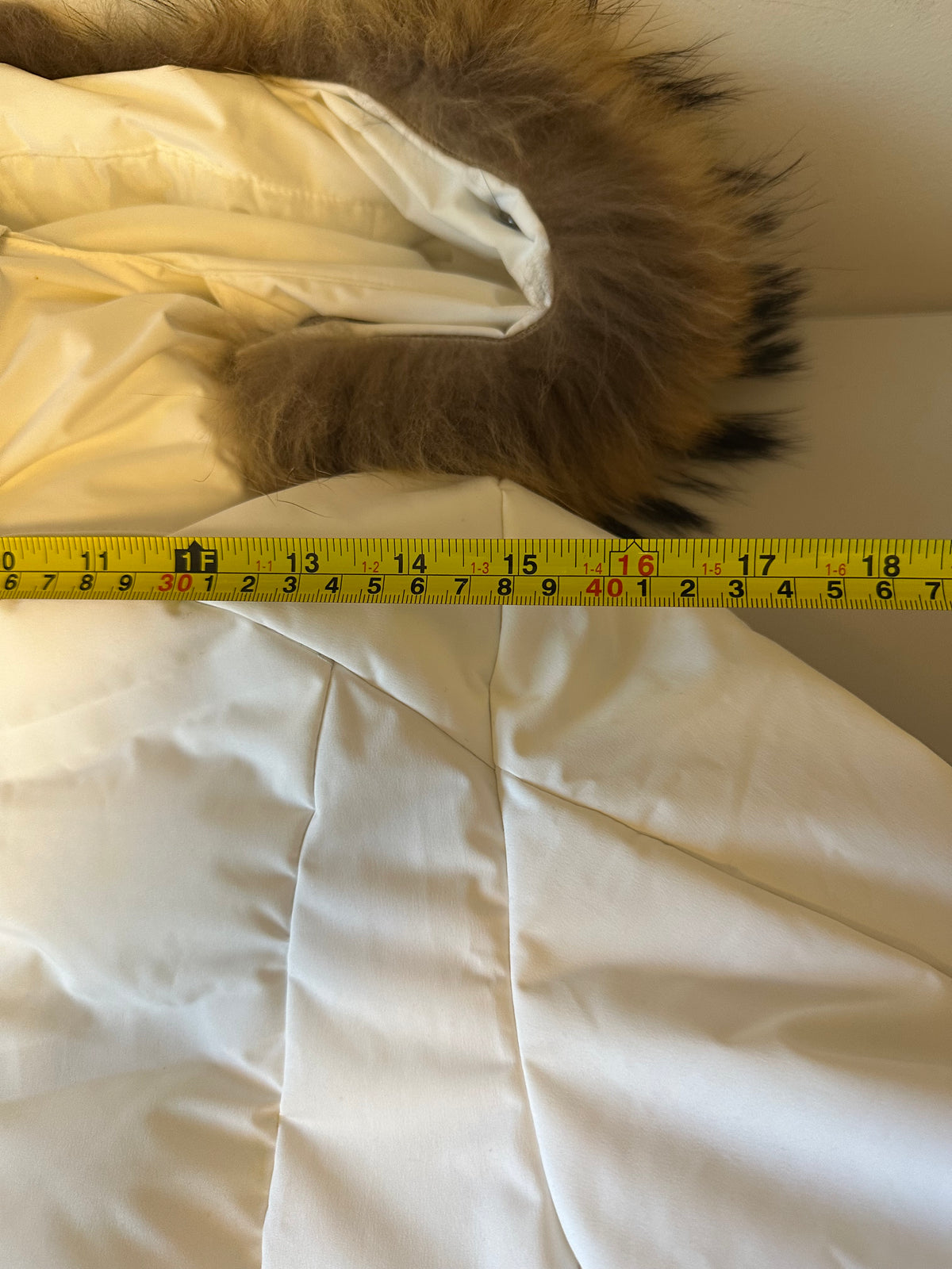 Rossignol Piste White Puffer Ski Jacket with Faux Fur Hood | Size M/L