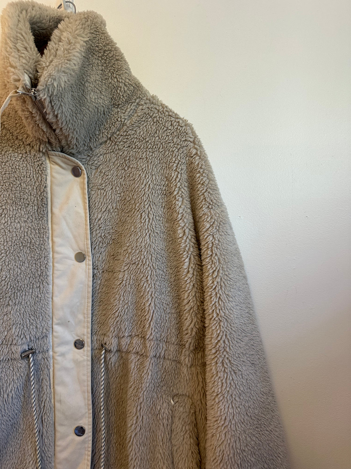 Varley Jamie High Neck Sherpa Fleece Jacket in Beige | Size Large