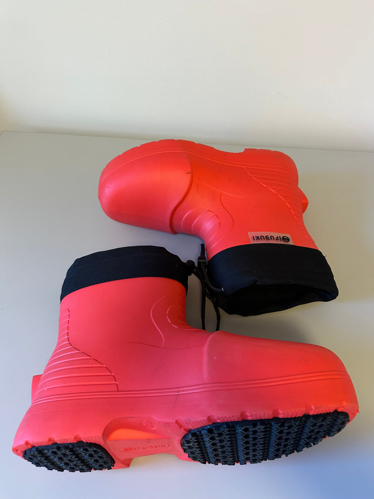 Fubuki Niseko 3.0 Low Neon Red Coral Winter Snow Boots | Size 43