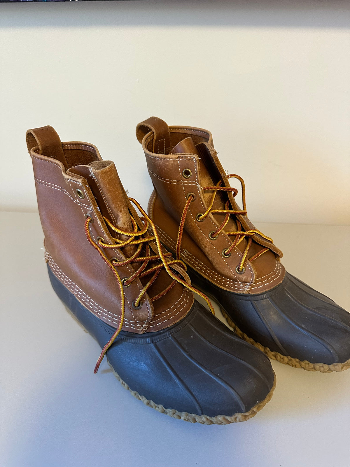 LL Bean 6 Inch Bean Boots in Tan Leather and Navy | Size 9