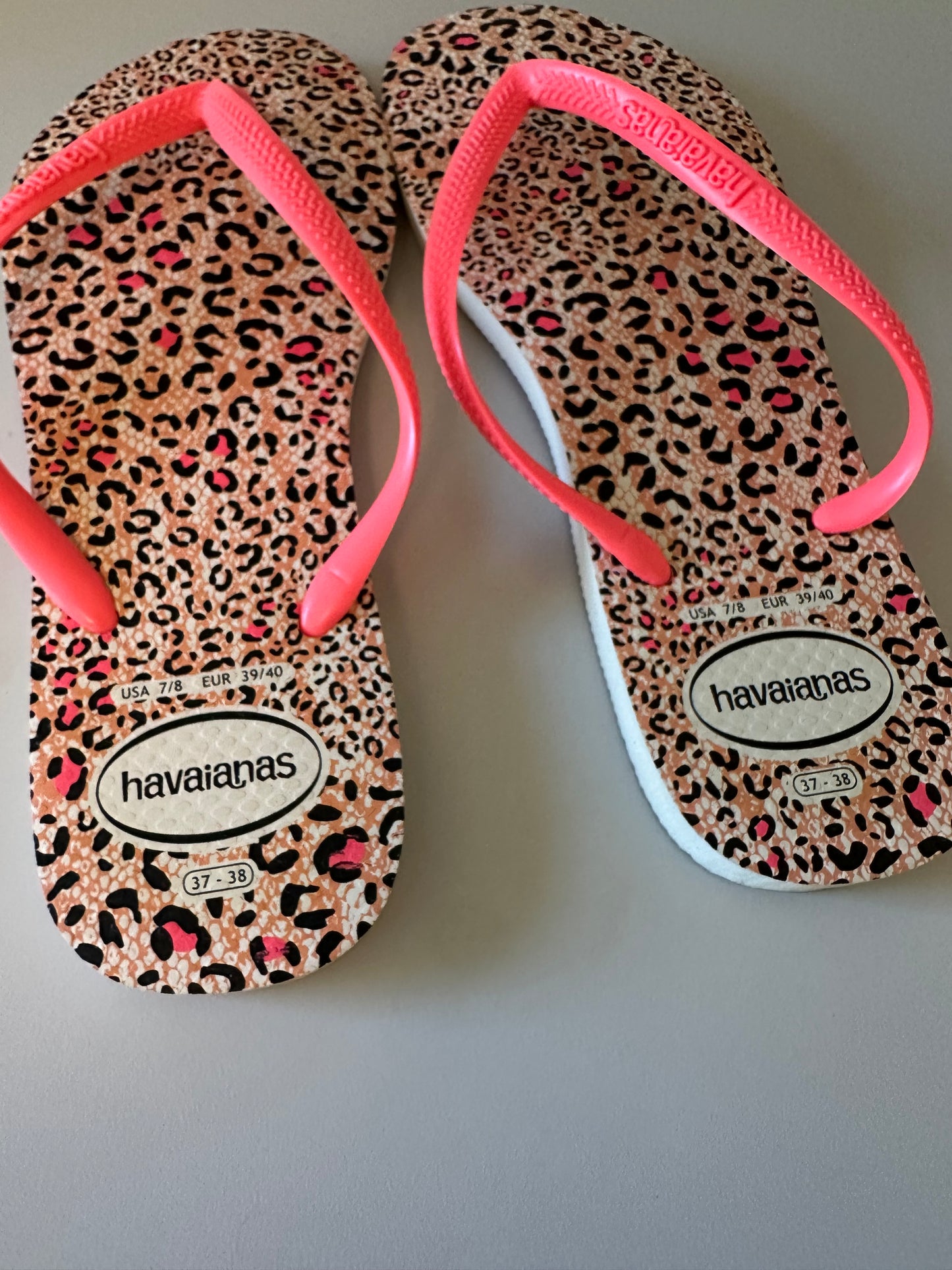 Havaianas Slim Leopard Animal Print Neon Pink Flip Flops | Size 7/8