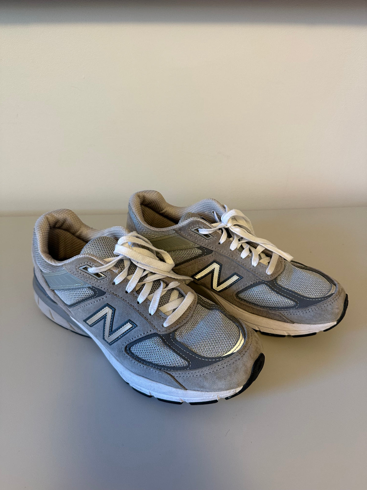 New Balance 990v5 Classic Sneakers in Grey Suede Mesh | Size 9.5