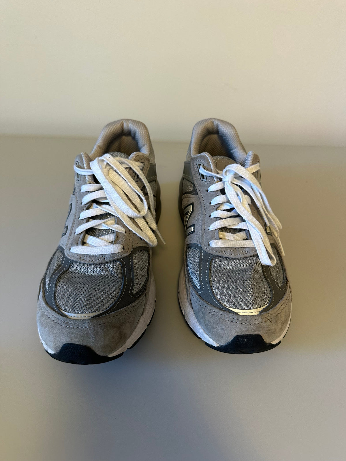 New Balance 990v5 Classic Sneakers in Grey Suede Mesh | Size 9.5