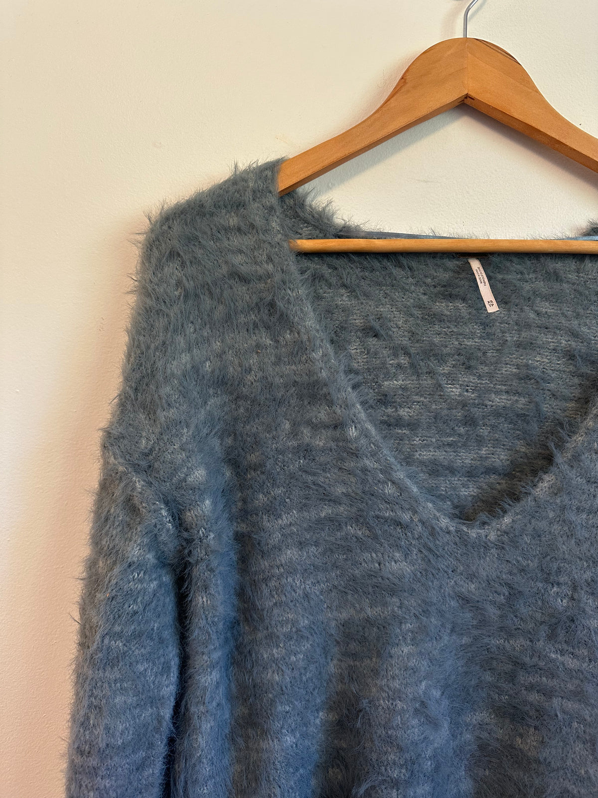 Free People Fuzzy Eyelash Knit V-Neck Sweater | Size XS