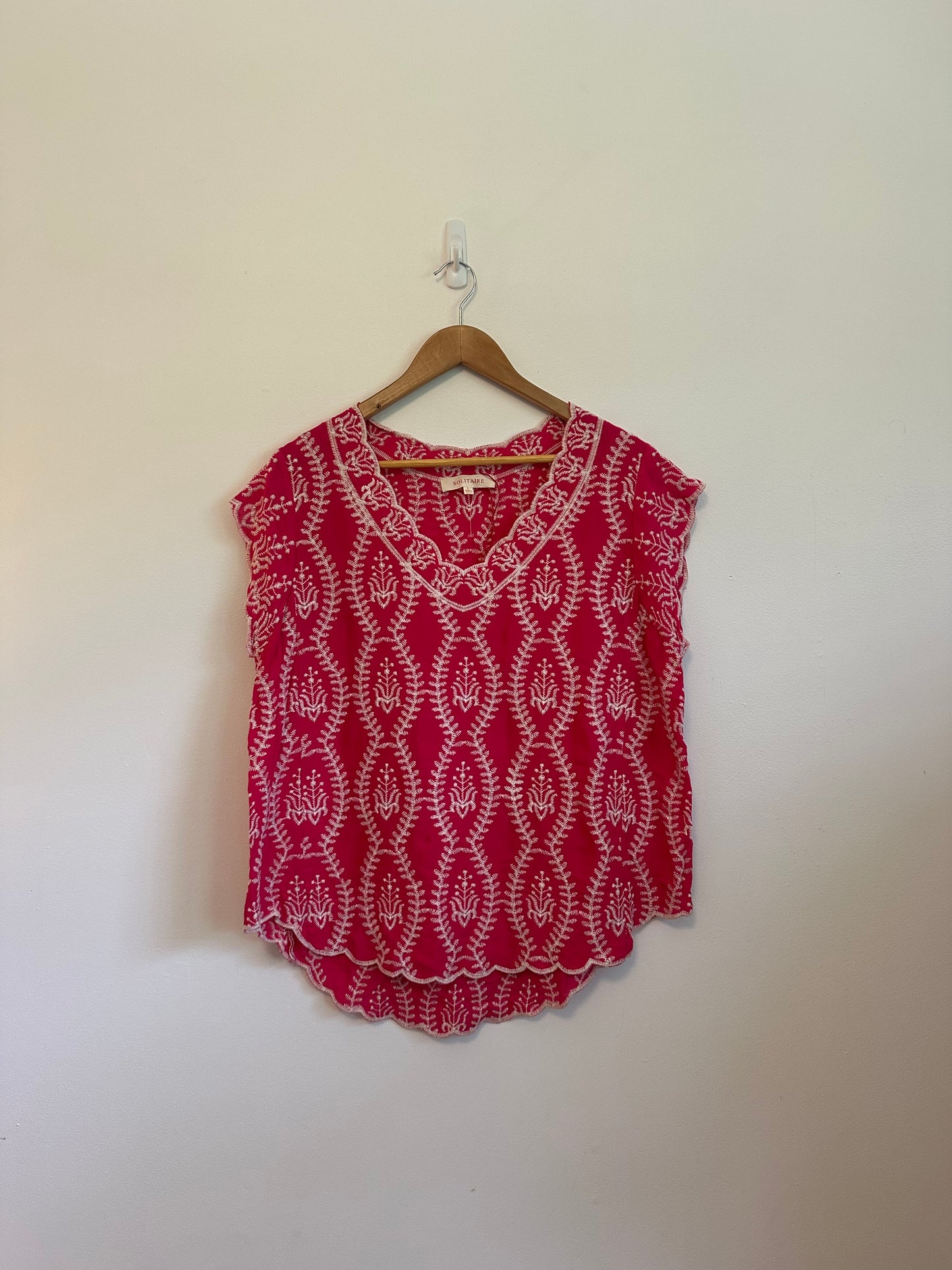 Solitaire Pink Embroidered V-Neck Scalloped Hem Blouse | Size Large