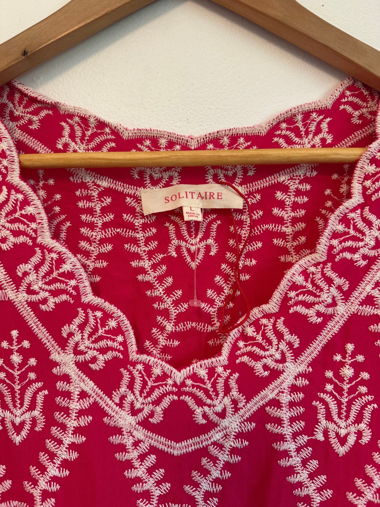 Solitaire Pink Embroidered V-Neck Scalloped Hem Blouse | Size Large