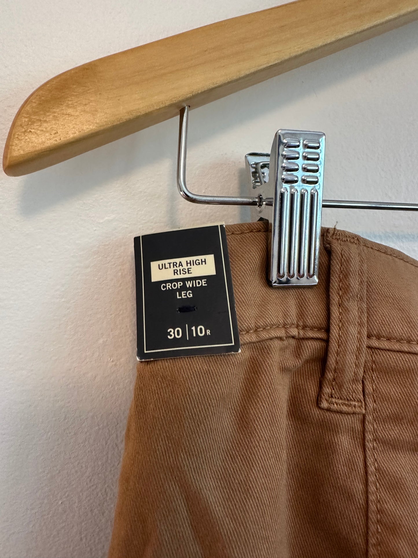 NWT Abercrombie & Fitch Ultra High Rise Crop Wide Leg Pants in Brown | Size 30