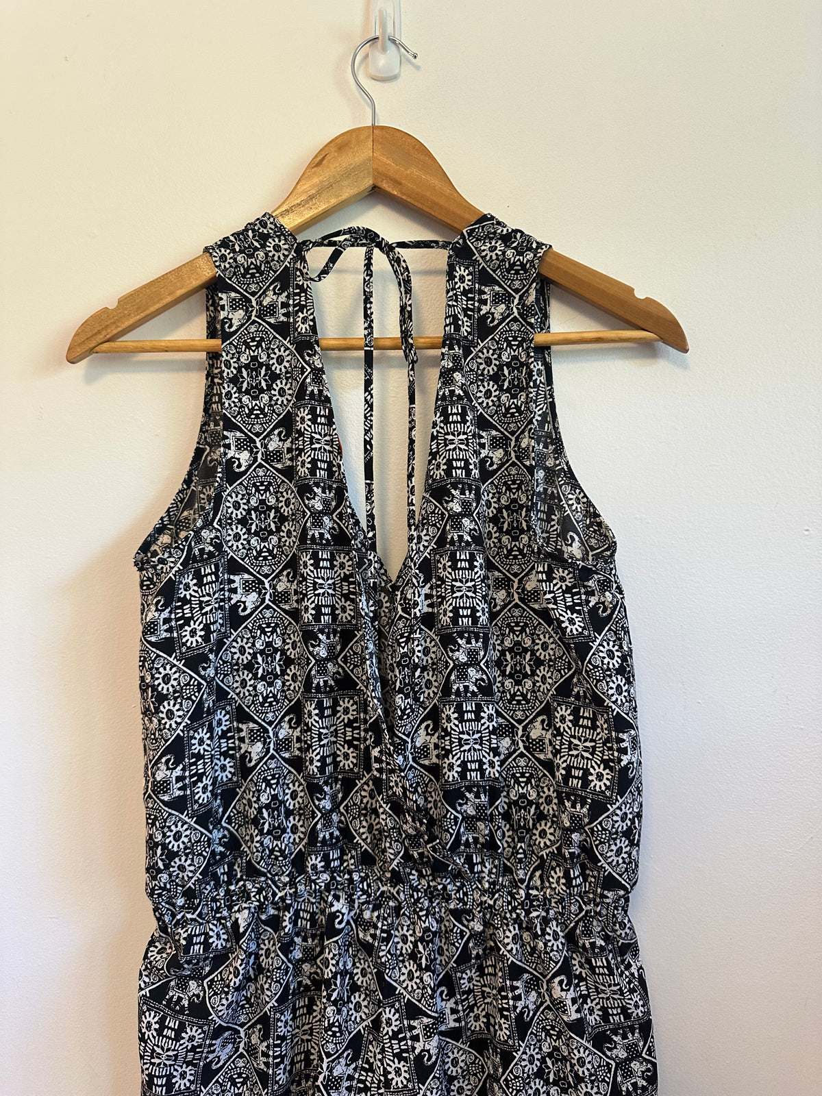 Love Tree Black and White Elephant Print Sleeveless Jumpsuit | Size Large
