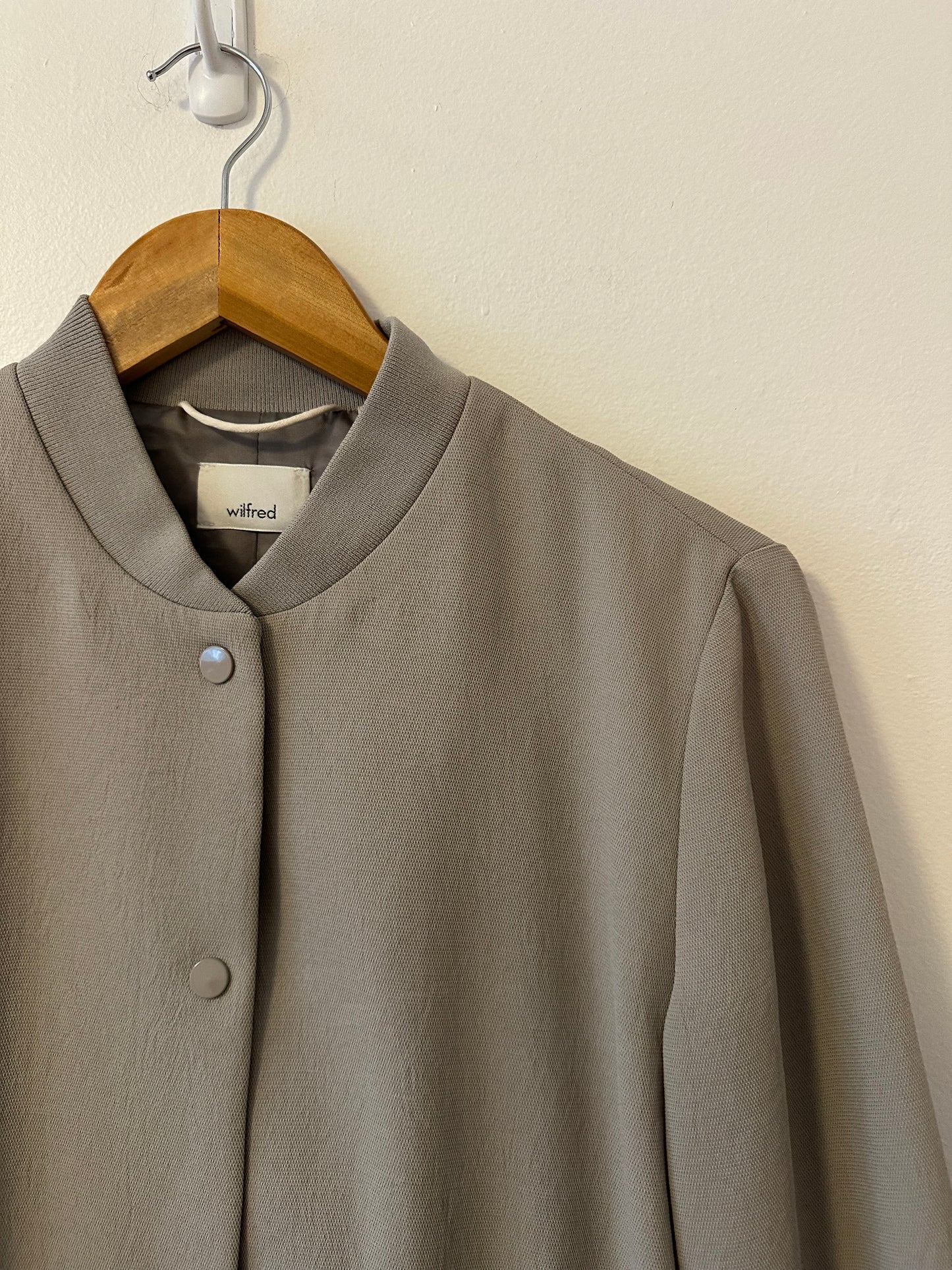 Aritzia Wilfred Poussin Snap Front Bomber Jacket in Taupe | Size Large