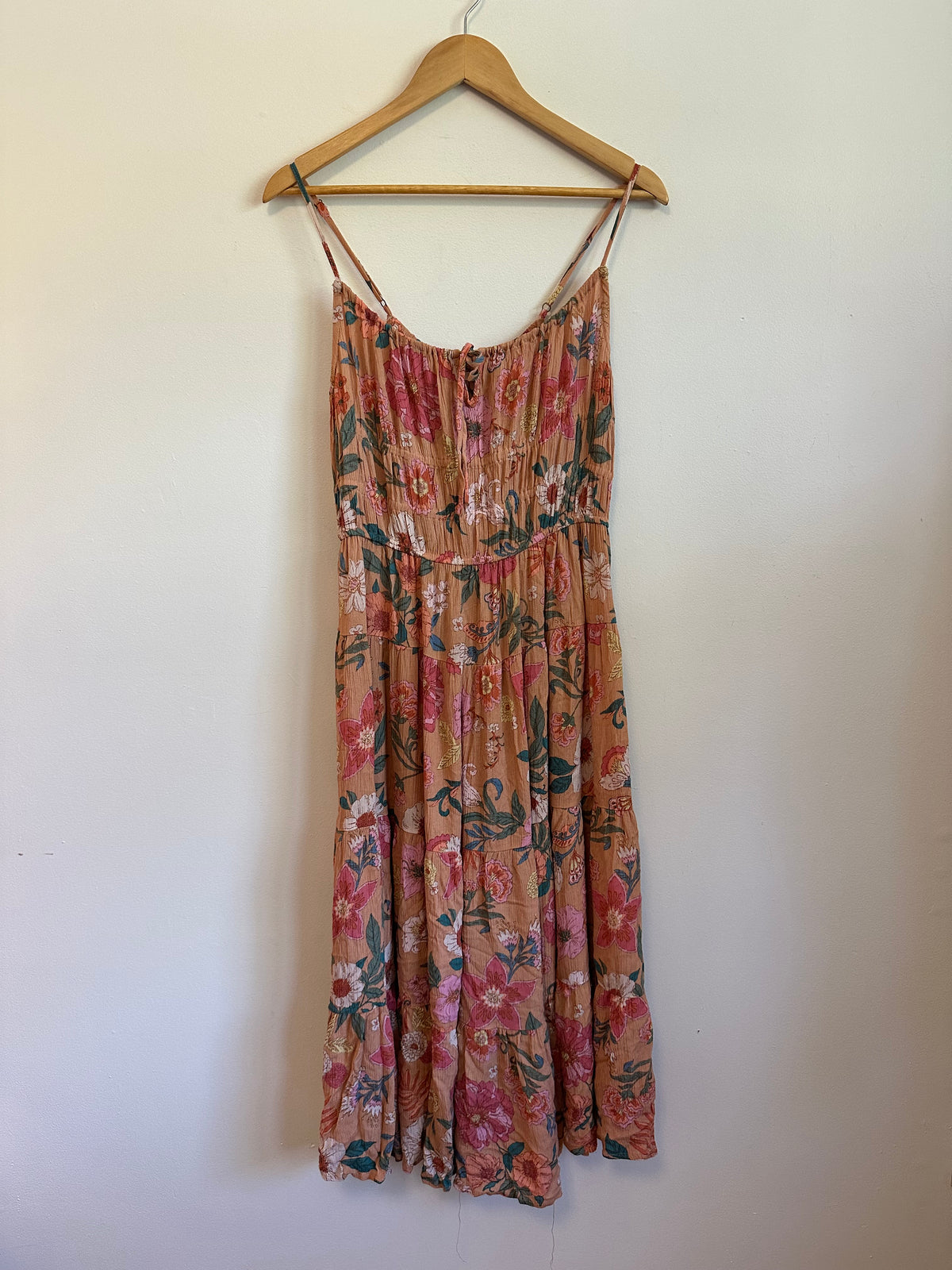O'Neill Floral Tiered Midi Dress in Coral Pink | Size Medium