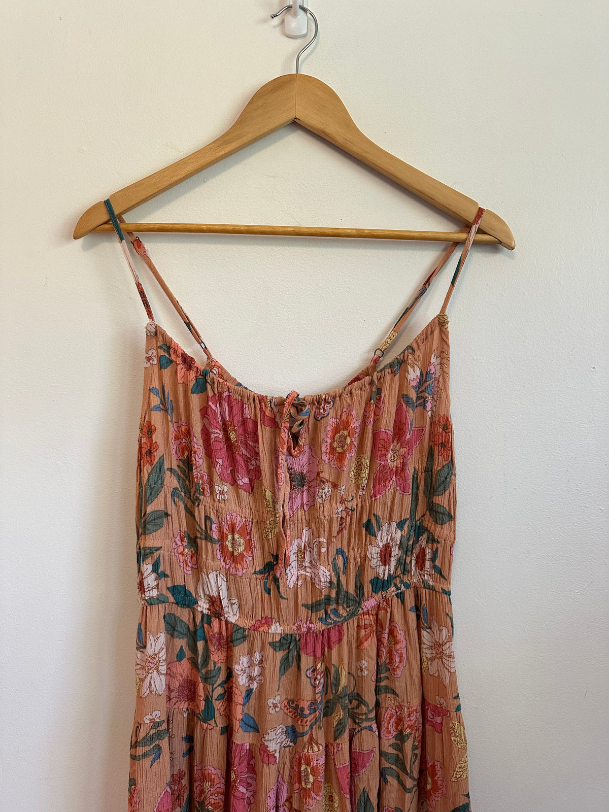 O'Neill Floral Tiered Midi Dress in Coral Pink | Size Medium