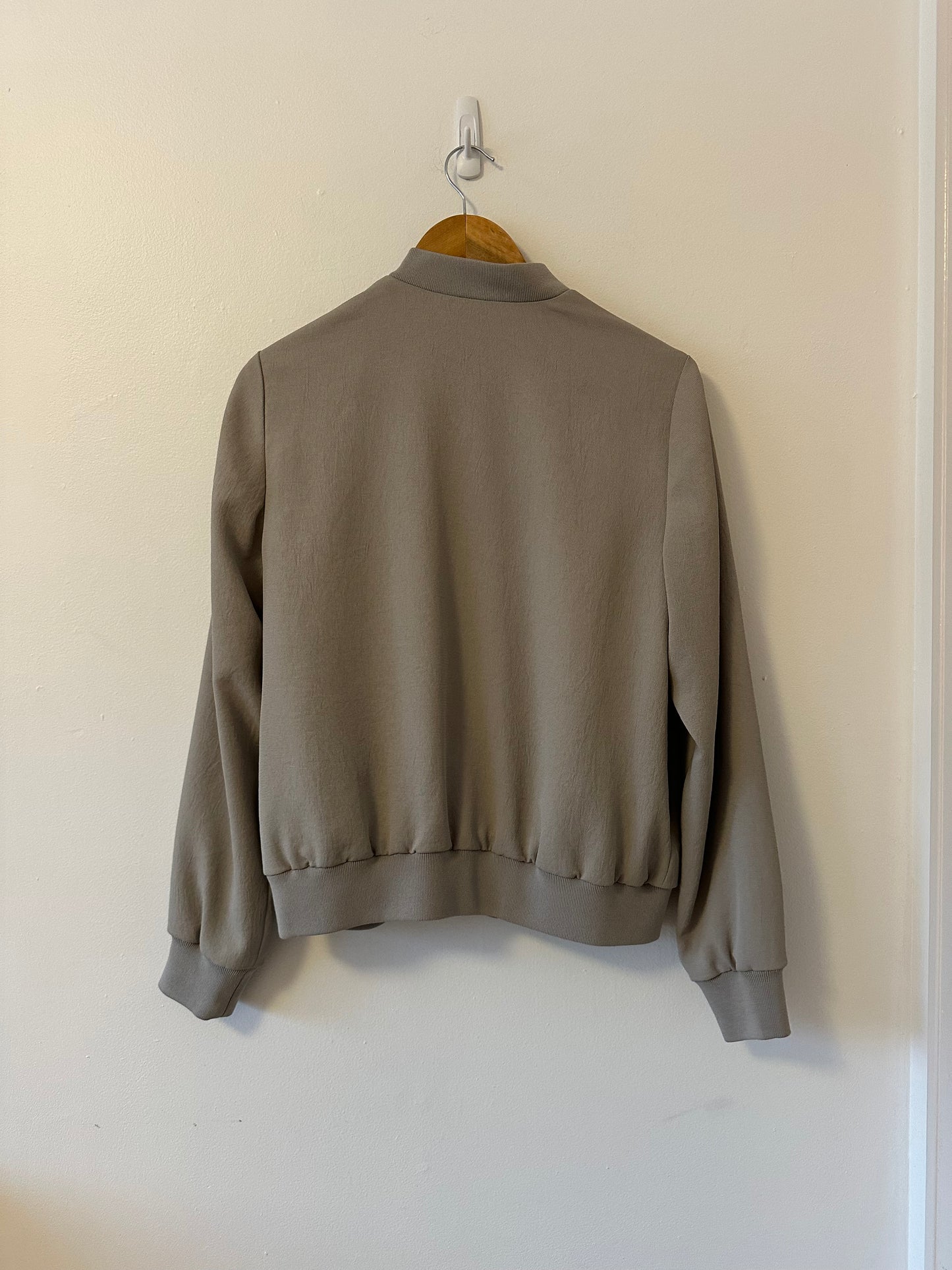 Aritzia Wilfred Poussin Snap Front Bomber Jacket in Taupe | Size Large