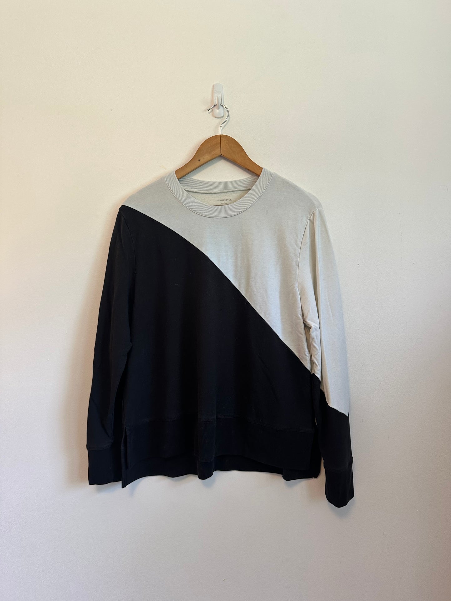Summersalt Black and White Diagonal Colorblock Sweatshirt | Size Large