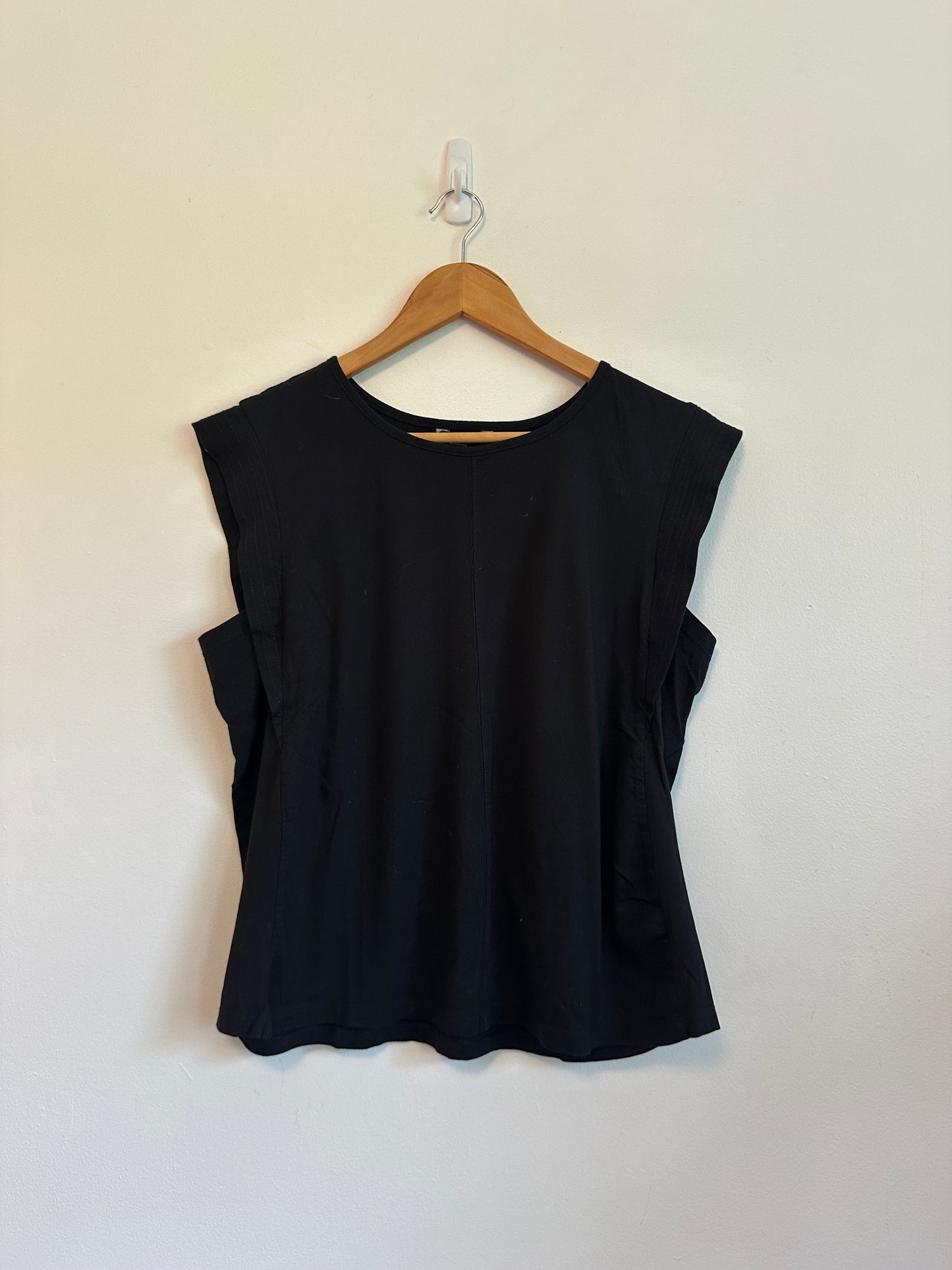Banana Republic Black Sleeveless Muscle T-Shirt | Size Large