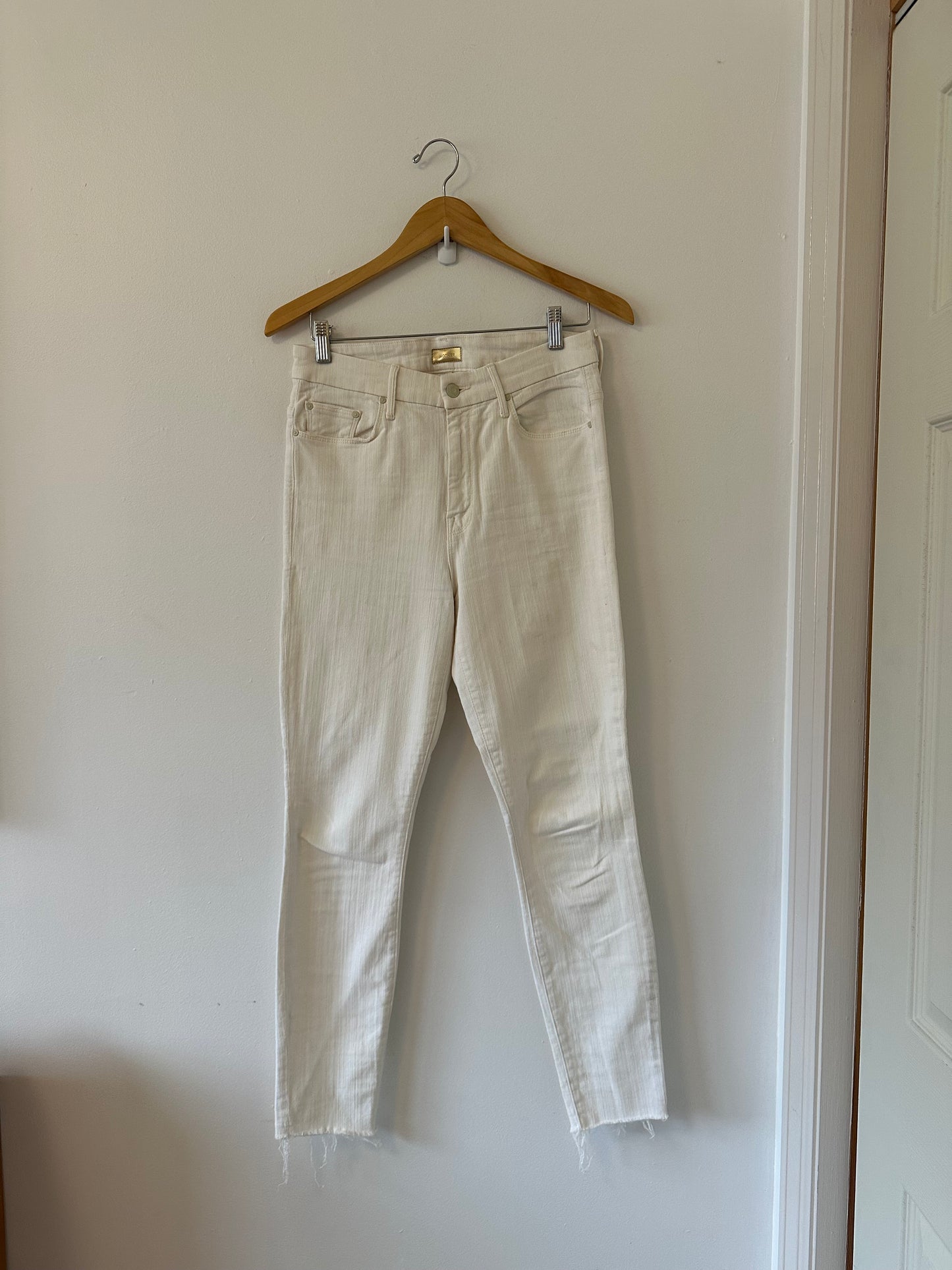 Mother Denim High Waisted Looker Ankle Fray in Whipping the Cream | Size 29