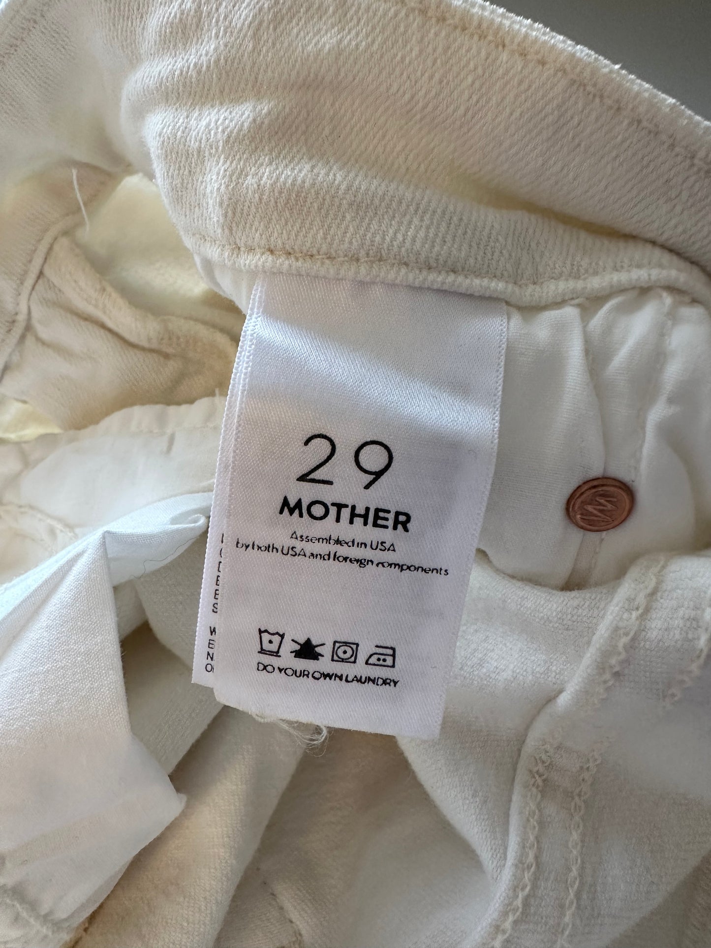 Mother Denim High Waisted Looker Ankle Fray in Whipping the Cream | Size 29