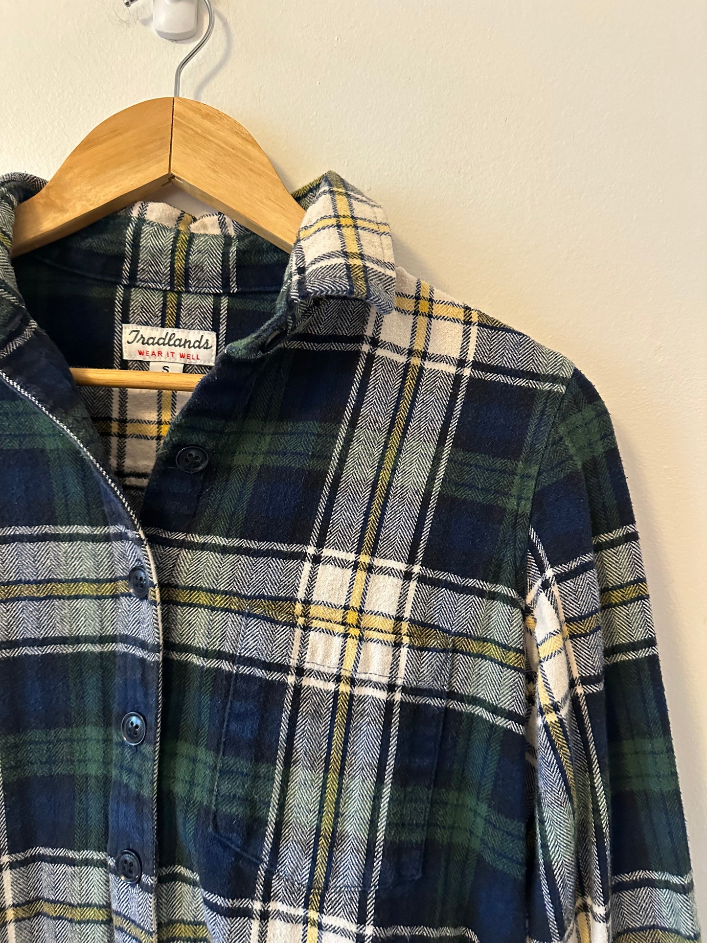 Tradlands Classic Flannel Button Down Shirt | Size Small