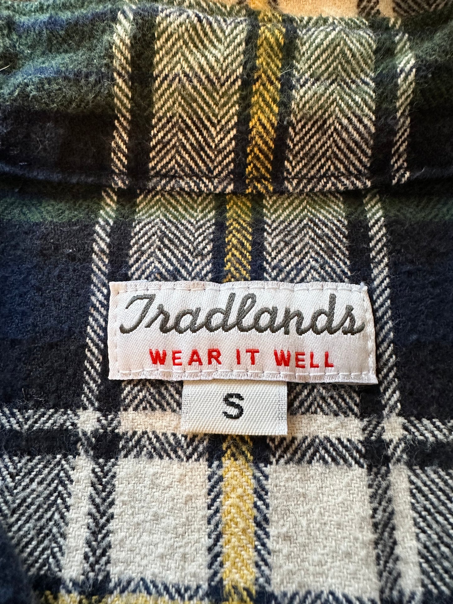 Tradlands Classic Flannel Button Down Shirt | Size Small