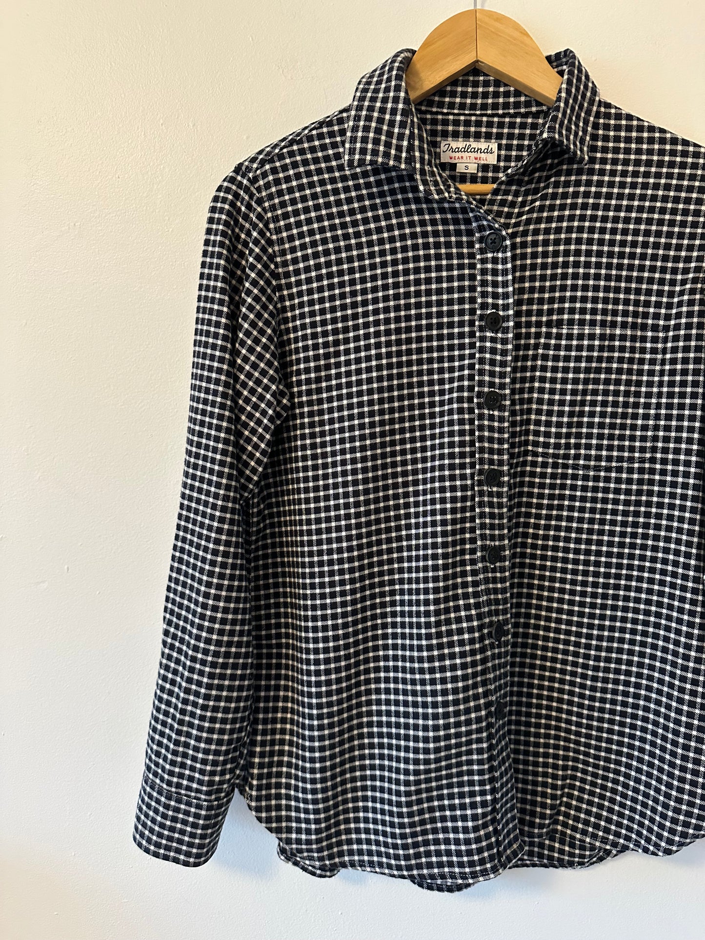 Tradlands Flannel Button Down Shirt | Size Small