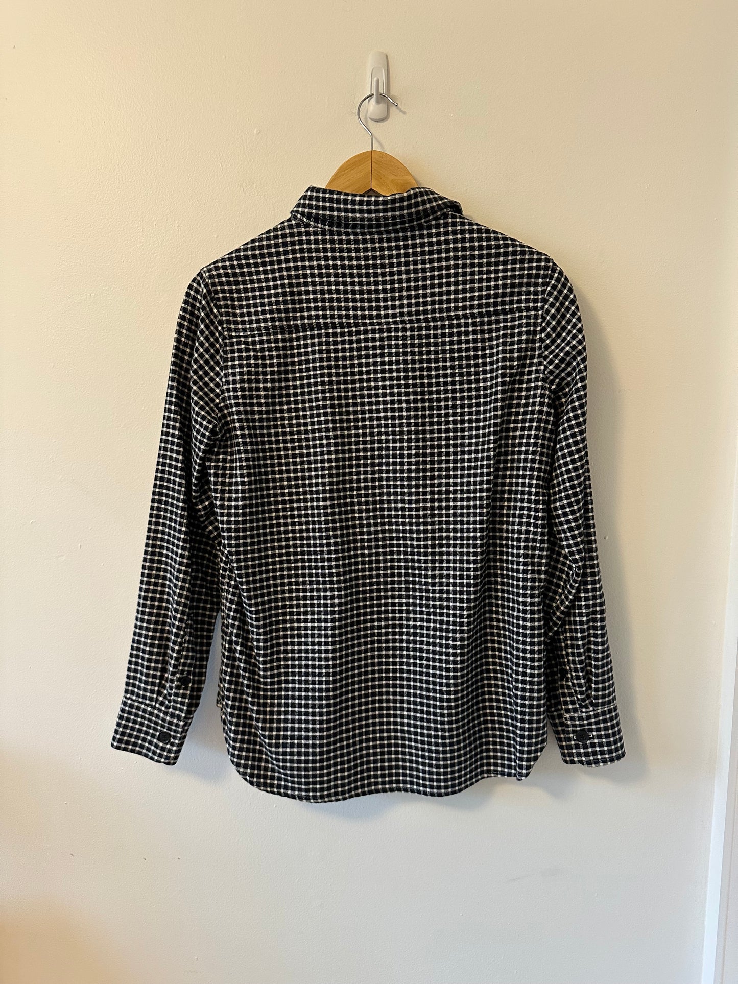 Tradlands Flannel Button Down Shirt | Size Small