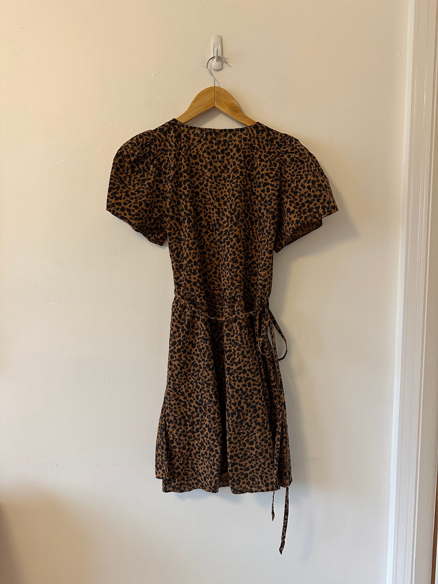 Madewell Flutter-Sleeve Wrap Mini Dress in Painted Leopard | Size Small