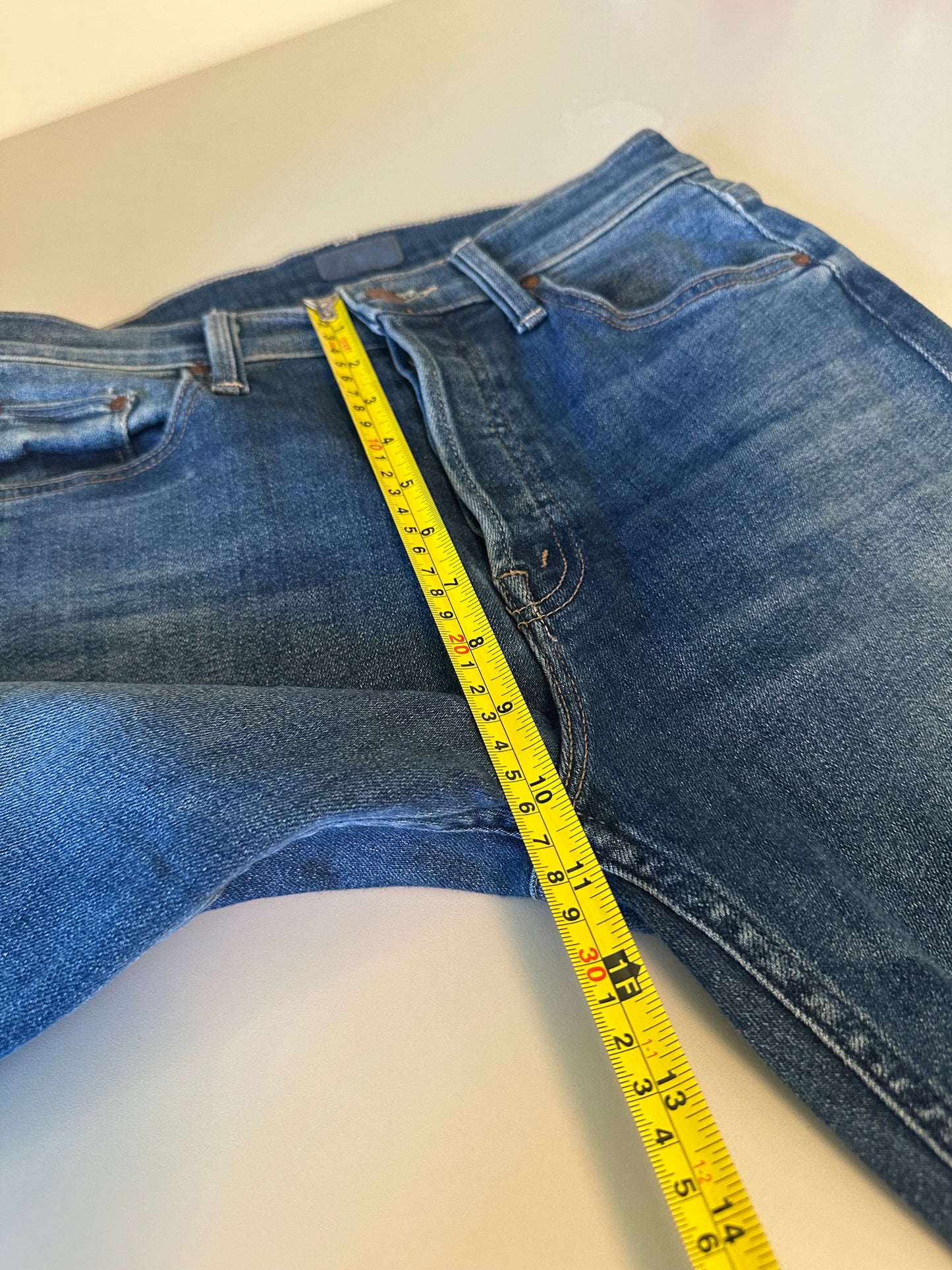 Mother The Tomcat Ankle Fray Jeans in Let's Just Be Friends | Size 29