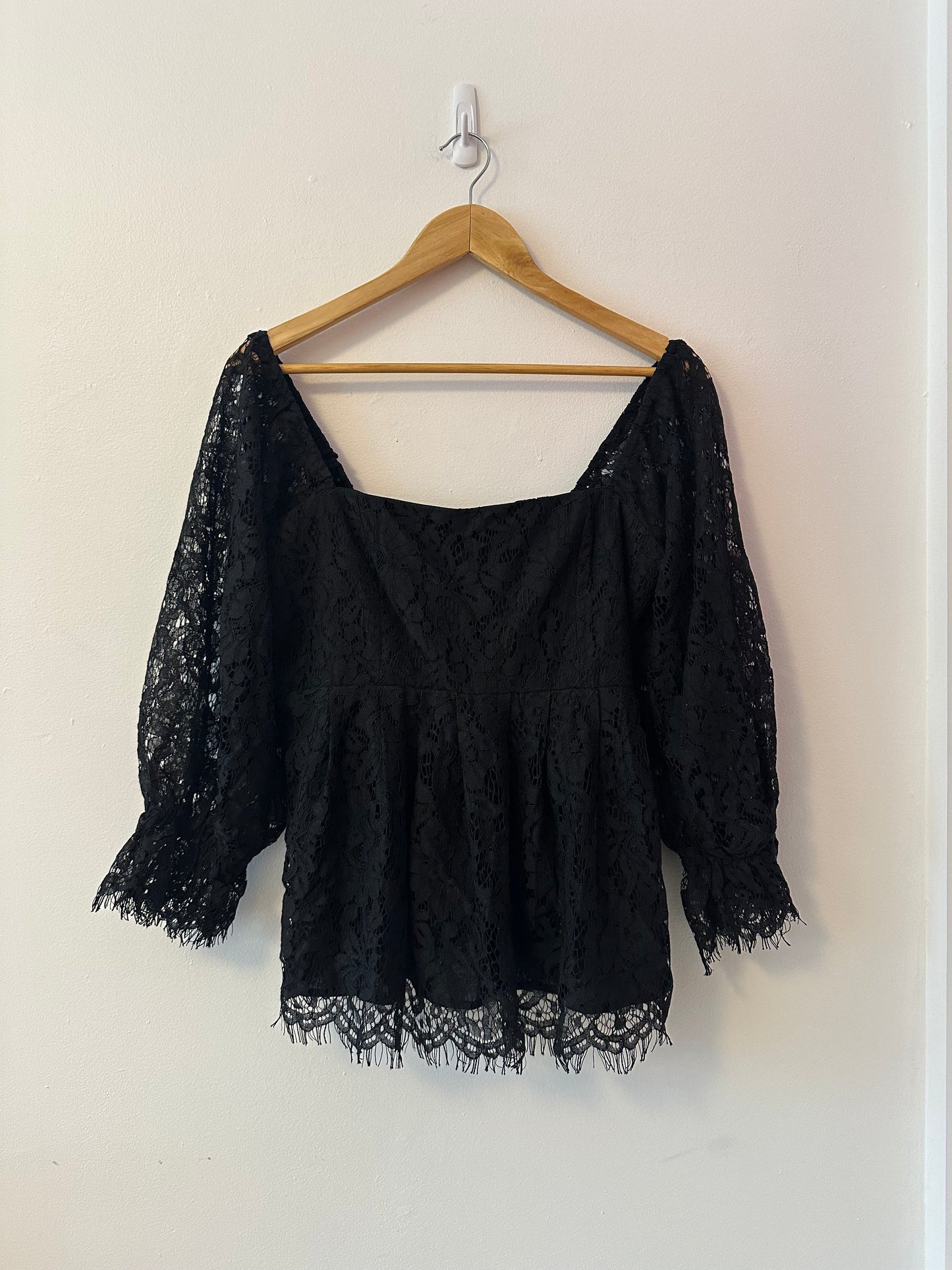 Tuckernuck Pomander Place Black Lace Daniella Top | Size Large