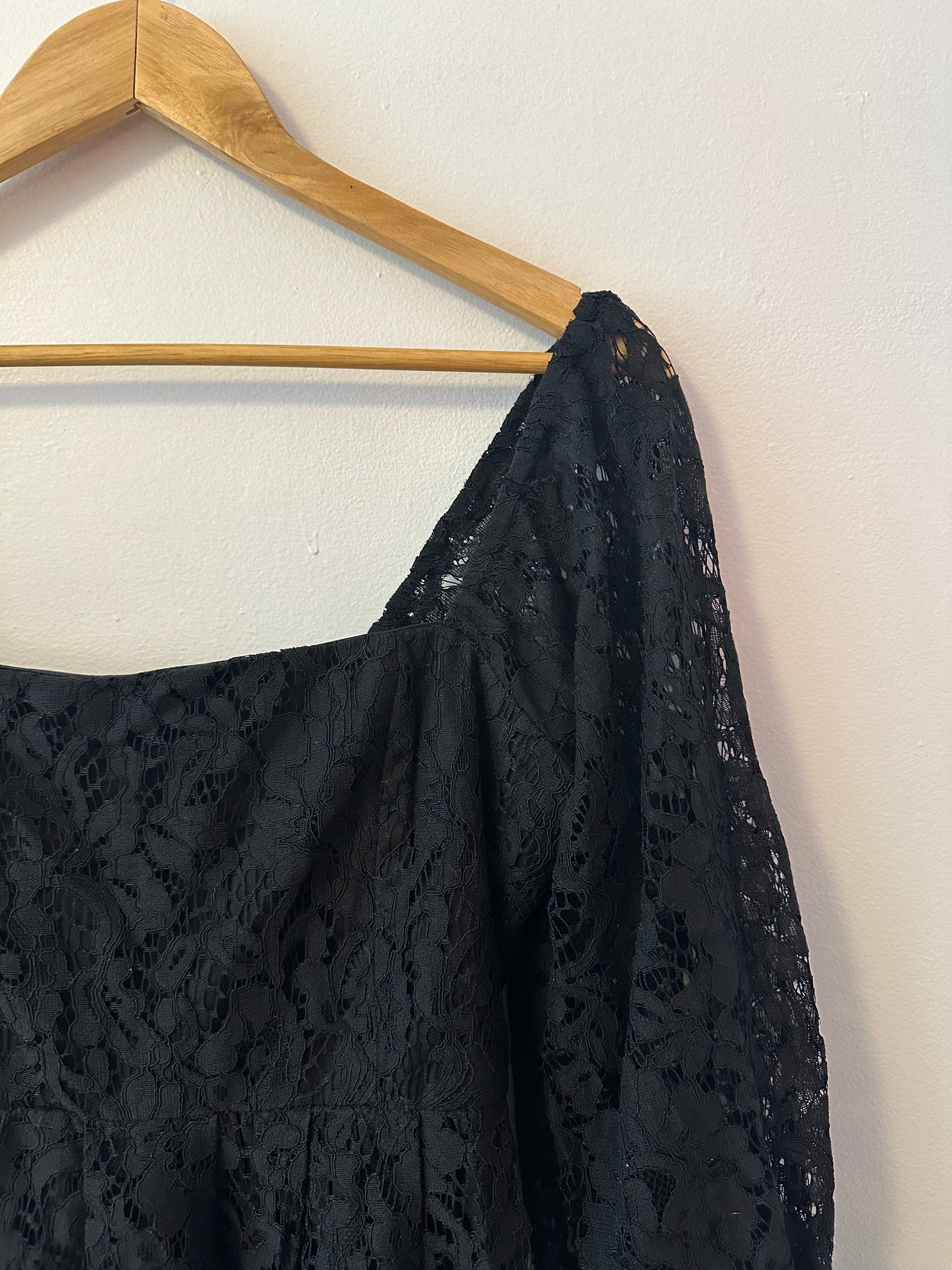 Tuckernuck Pomander Place Black Lace Daniella Top | Size Large