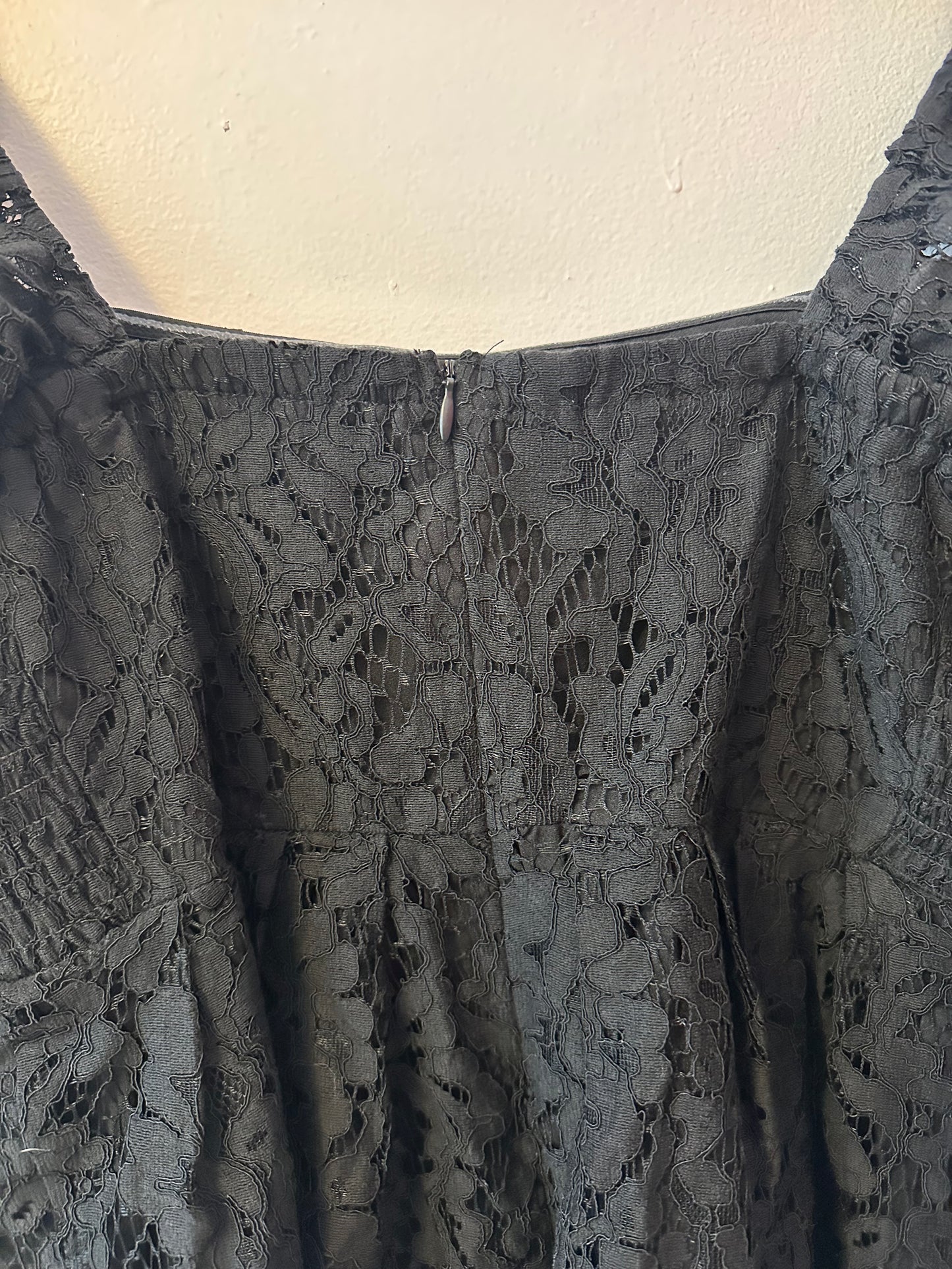 Tuckernuck Pomander Place Black Lace Daniella Top | Size Large