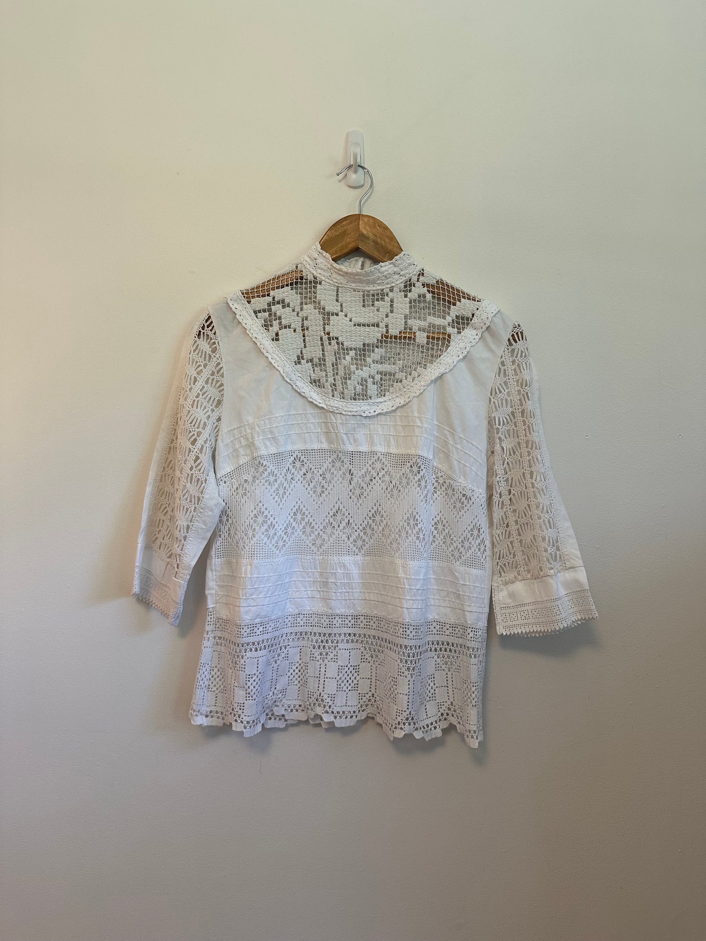 Place Nationale Cotton Crochet Lace Mock Neck Button Back Blouse in White | Size 3 (Medium)
