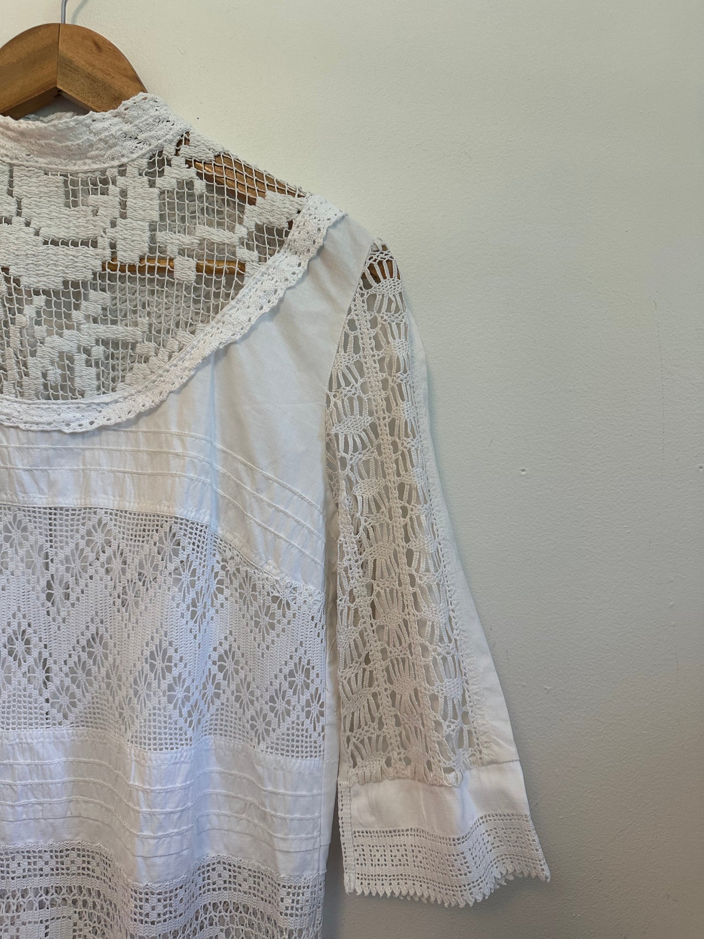 Place Nationale Cotton Crochet Lace Mock Neck Button Back Blouse in White | Size 3 (Medium)