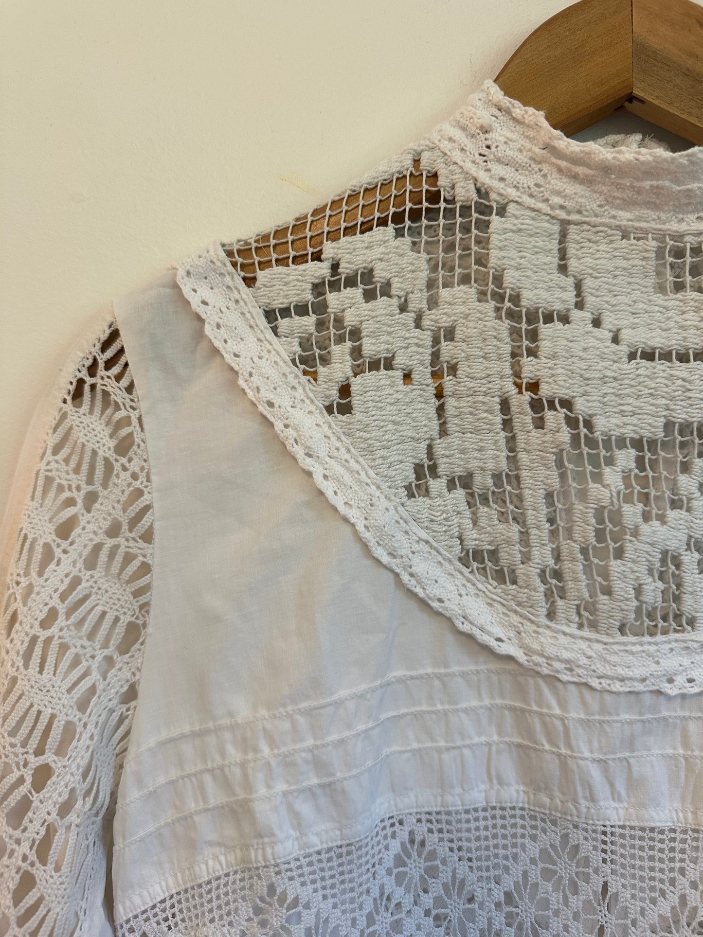 Place Nationale Cotton Crochet Lace Mock Neck Button Back Blouse in White | Size 3 (Medium)