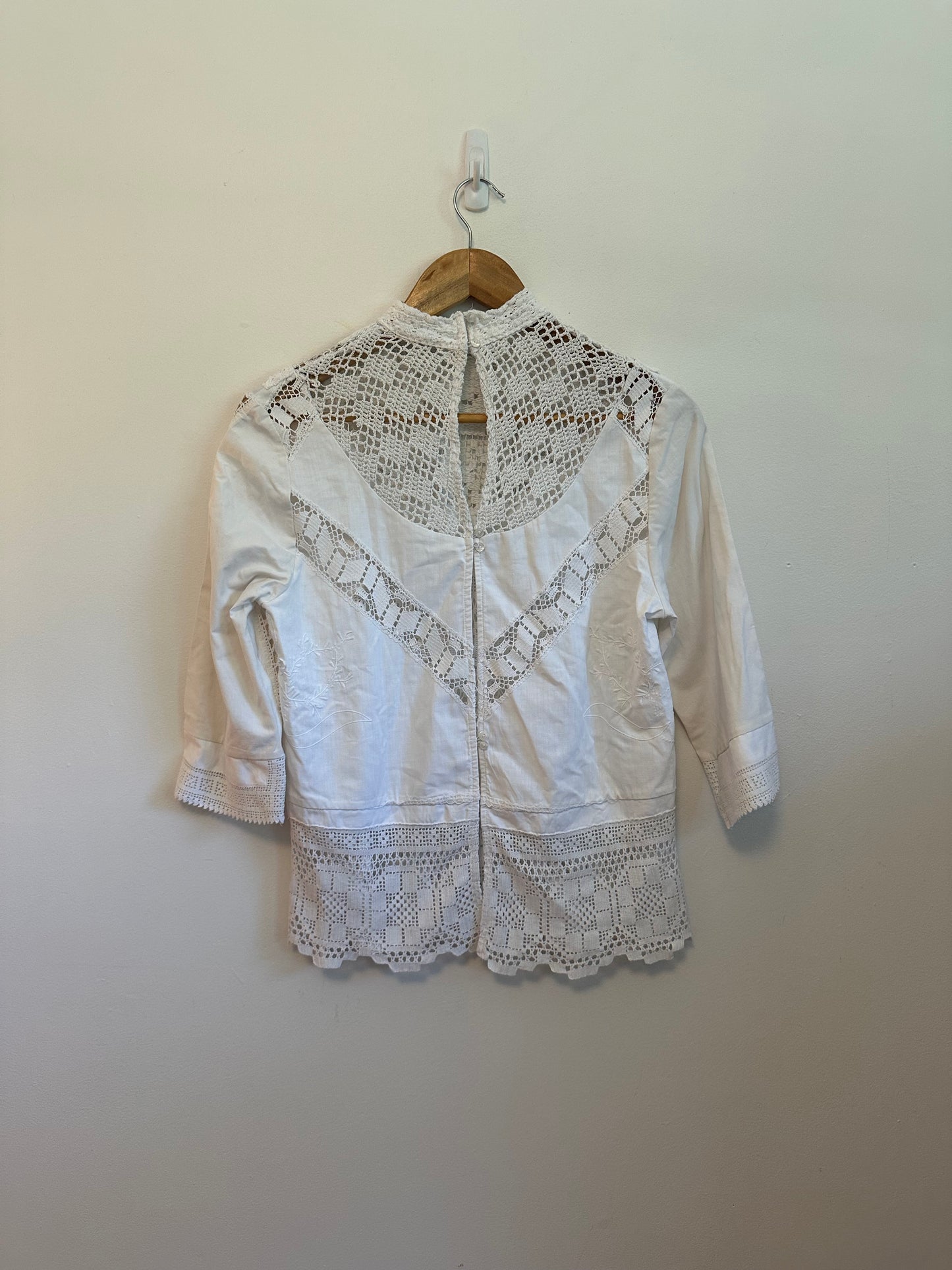 Place Nationale Cotton Crochet Lace Mock Neck Button Back Blouse in White | Size 3 (Medium)