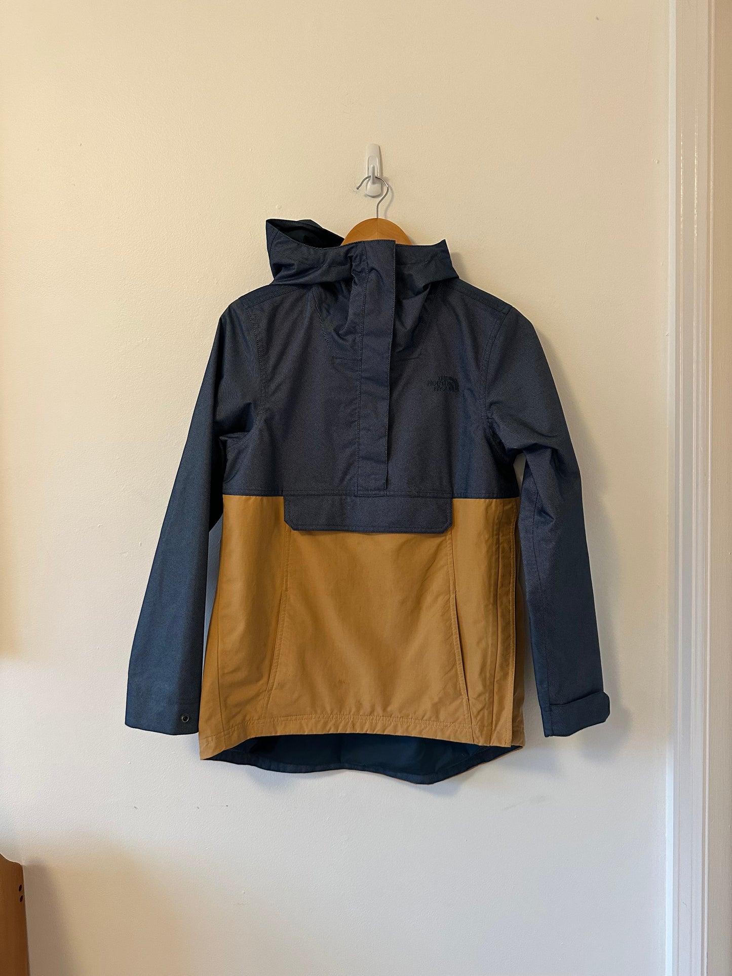 The North Face Dry Vent Jean and Mustard Hooded Pullover Windbreaker | Small