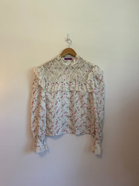 Philosophy di Lorenzo Serafini Liberty Floral Lace Ruffle Blouse in White and Pink | Size 6