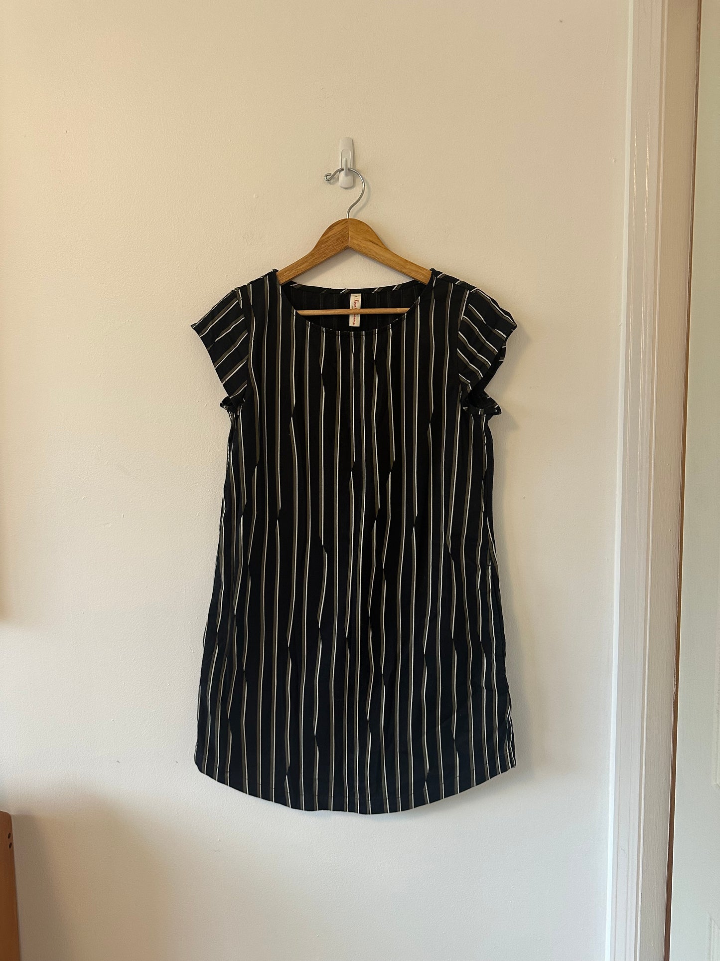 Hanna Andersson Shift Dress in Black with Gray and White Stripes | Size Medium