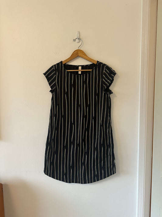 Hanna Andersson Shift Dress in Black with Gray and White Stripes | Size Medium
