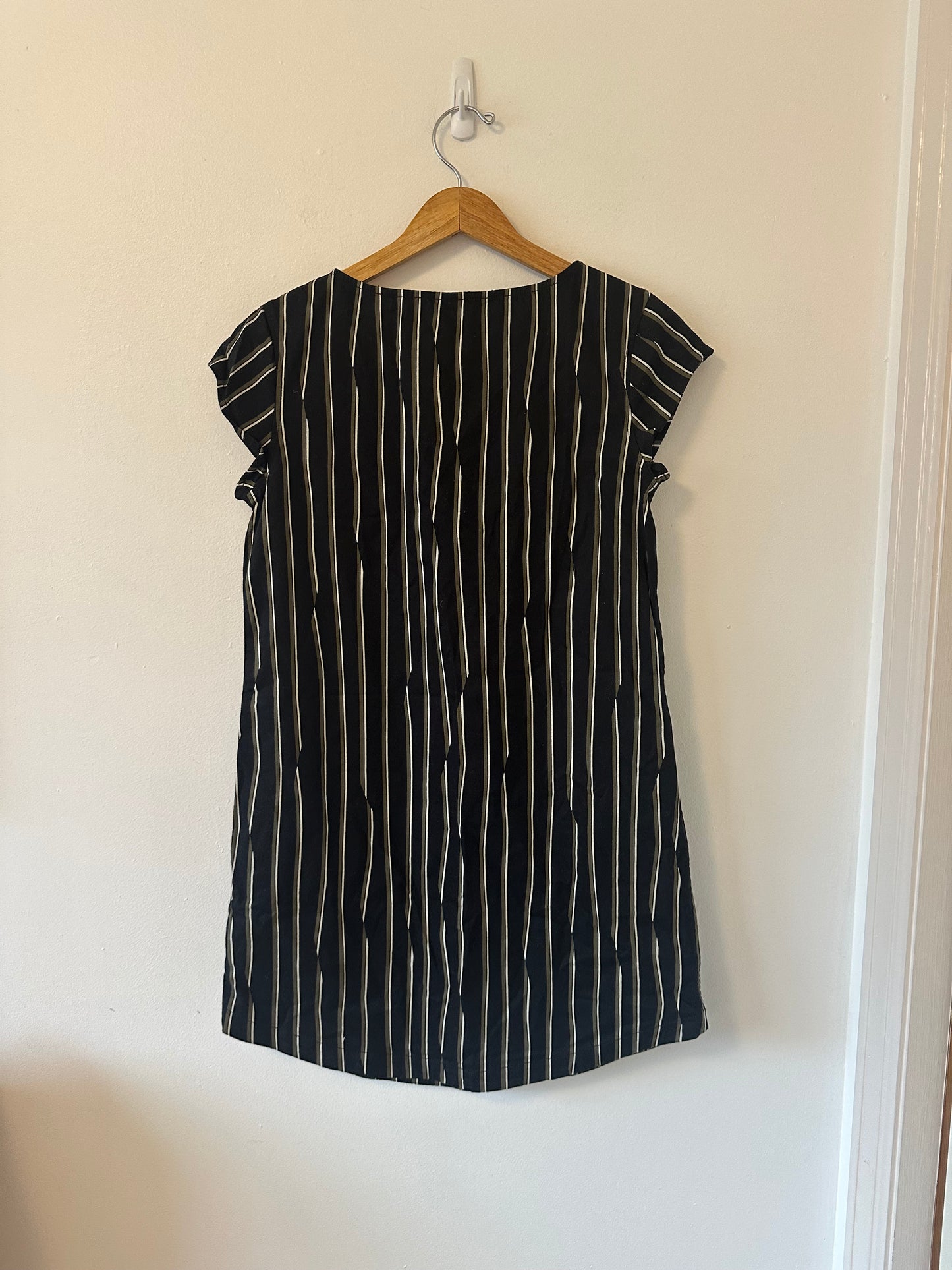 Hanna Andersson Shift Dress in Black with Gray and White Stripes | Size Medium