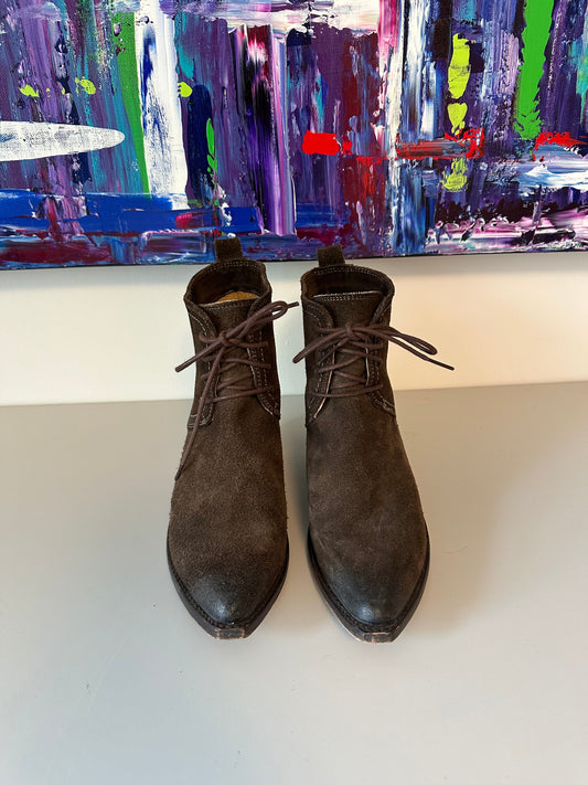 Frye Sacha Chukka Ash Brown Suede Lace Up Pointed Toe Ankle Boot | Size 6