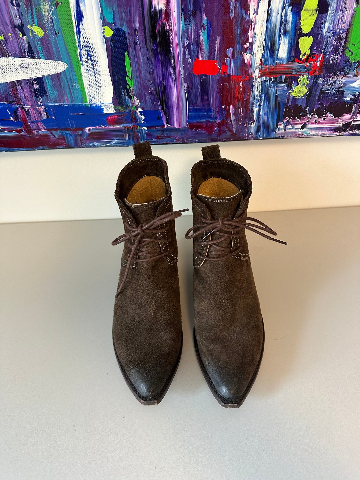 Frye Sacha Chukka Ash Brown Suede Lace Up Pointed Toe Ankle Boot | Size 6