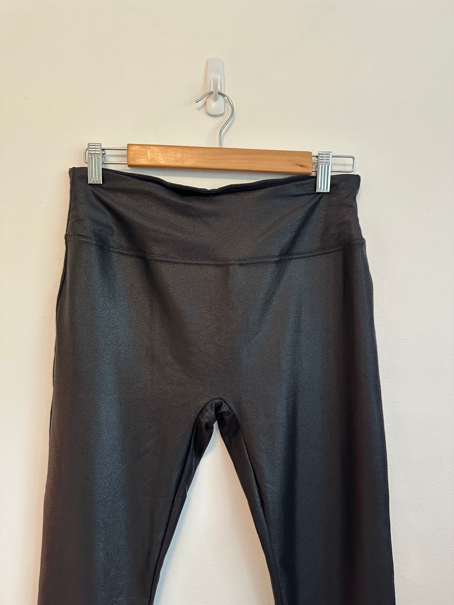 Santiny Black Faux Leather Shimmer High Waisted Leggings | Size Large